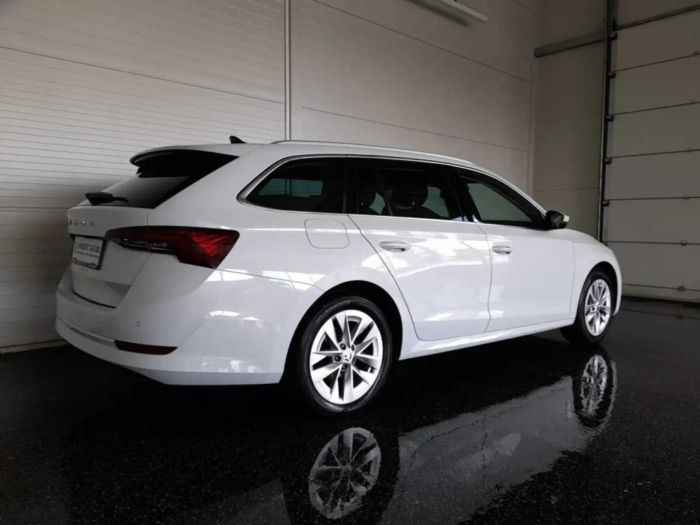 Skoda Octavia Combi STYLE 2,0 TDI DSG *LEDER / LED MIT DYN BLINKER / VIRTUELL / NAVI / ACC / E-KLAPPE / KEYLESS* Weiß - 2