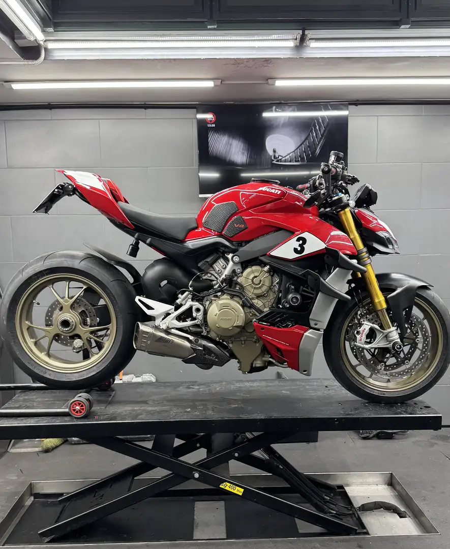 Ducati Streetfighter V4S - 1