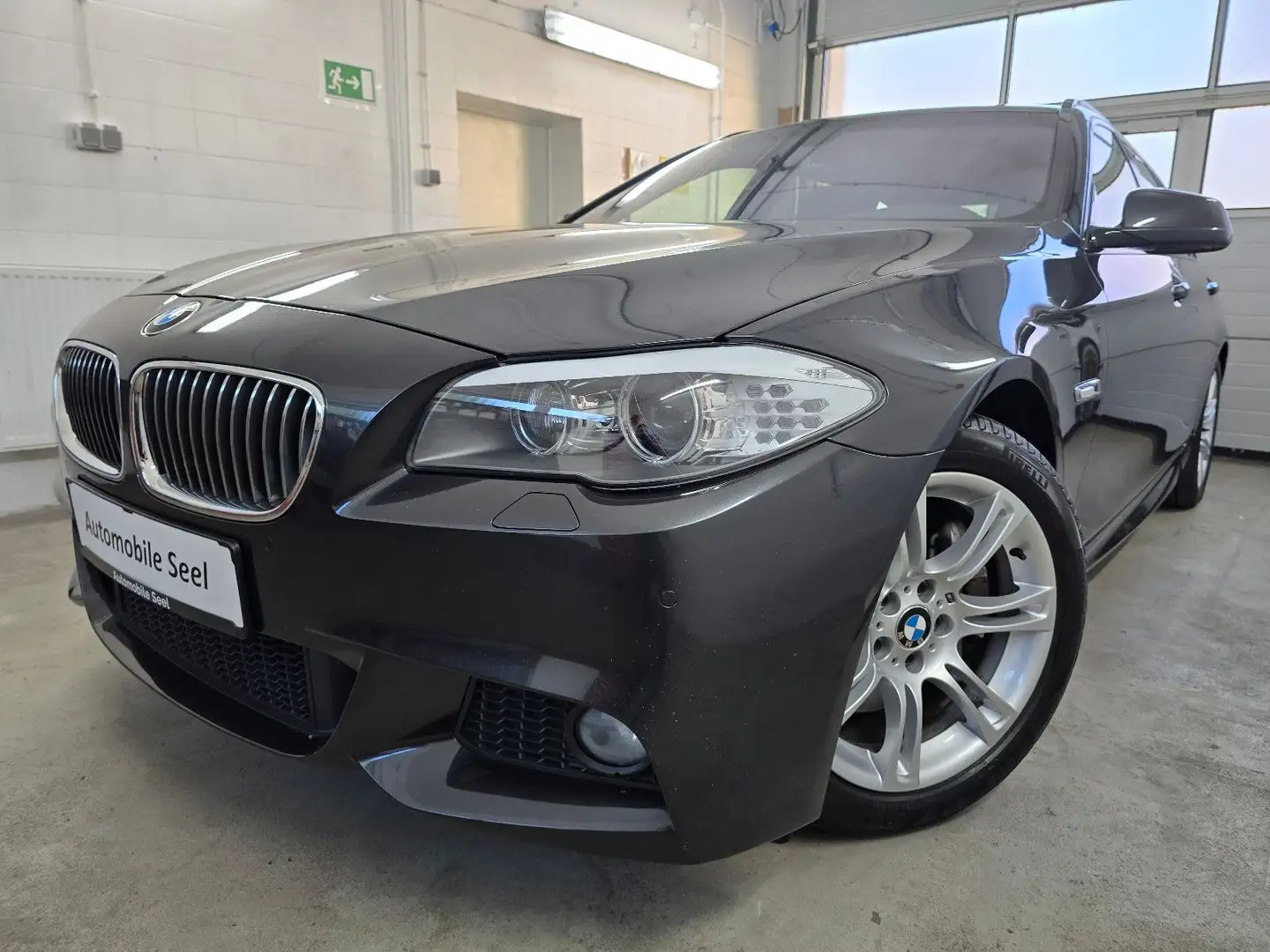 BMW 530 d Touring xDrive*Navi*Xenon*AHK*1. Hand* Gris - 1