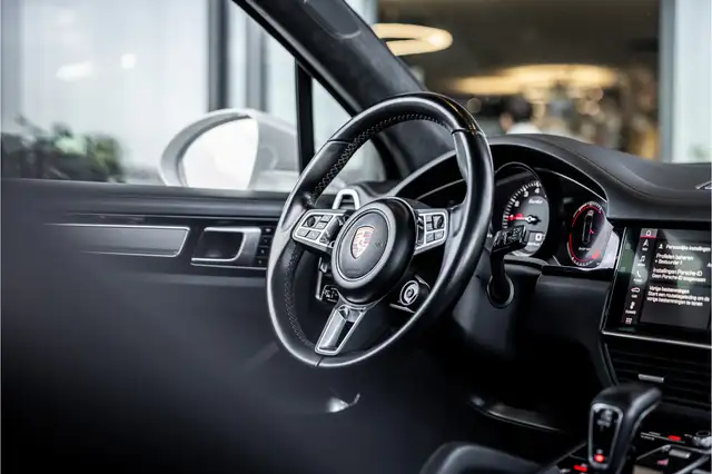 Porsche Cayenne view 10