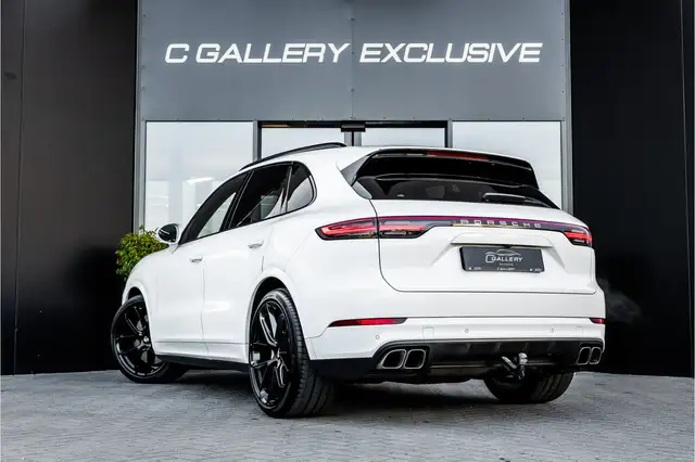 Porsche Cayenne view 5