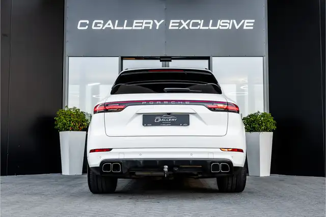 Porsche Cayenne view 6