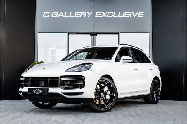 Porsche Cayenne view 3