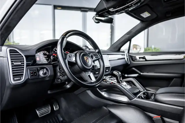 Porsche Cayenne view 8