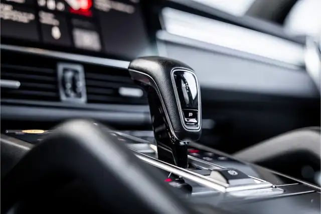 Porsche Cayenne view 15