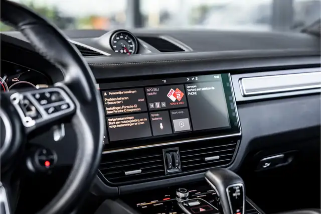 Porsche Cayenne view 13
