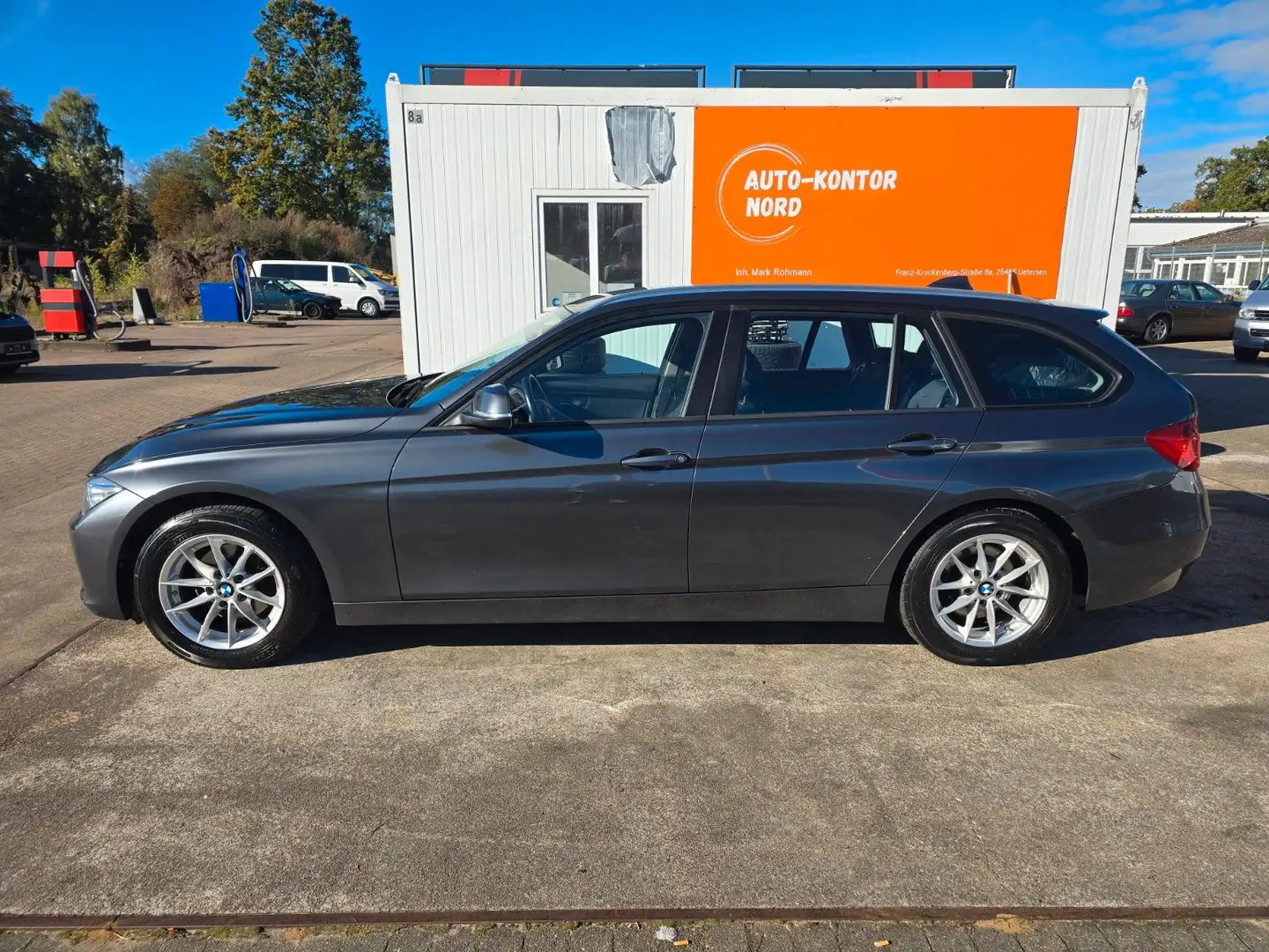 BMW 318 d Touring Automatik Grau - 2