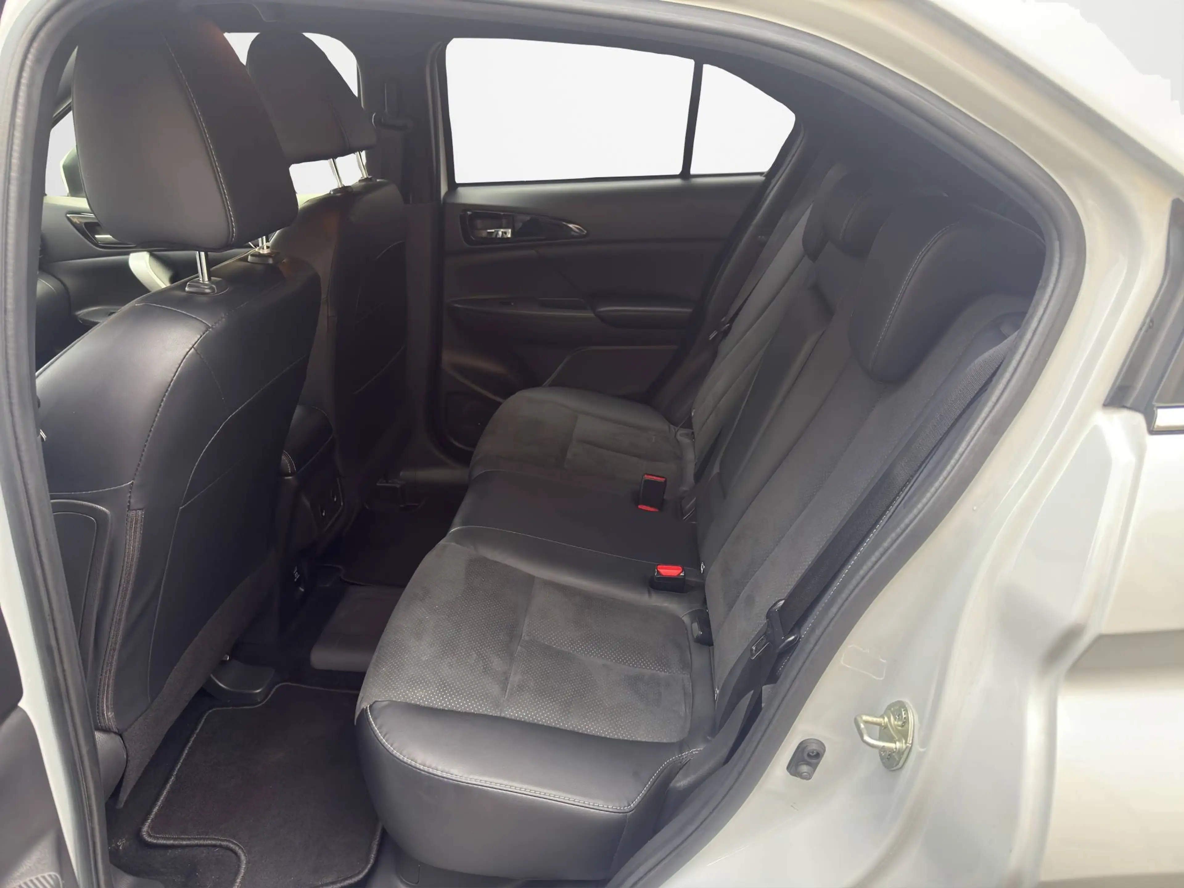 Mitsubishi Eclipse Cross Plus Select Black Hybrid 4WD — photo 11