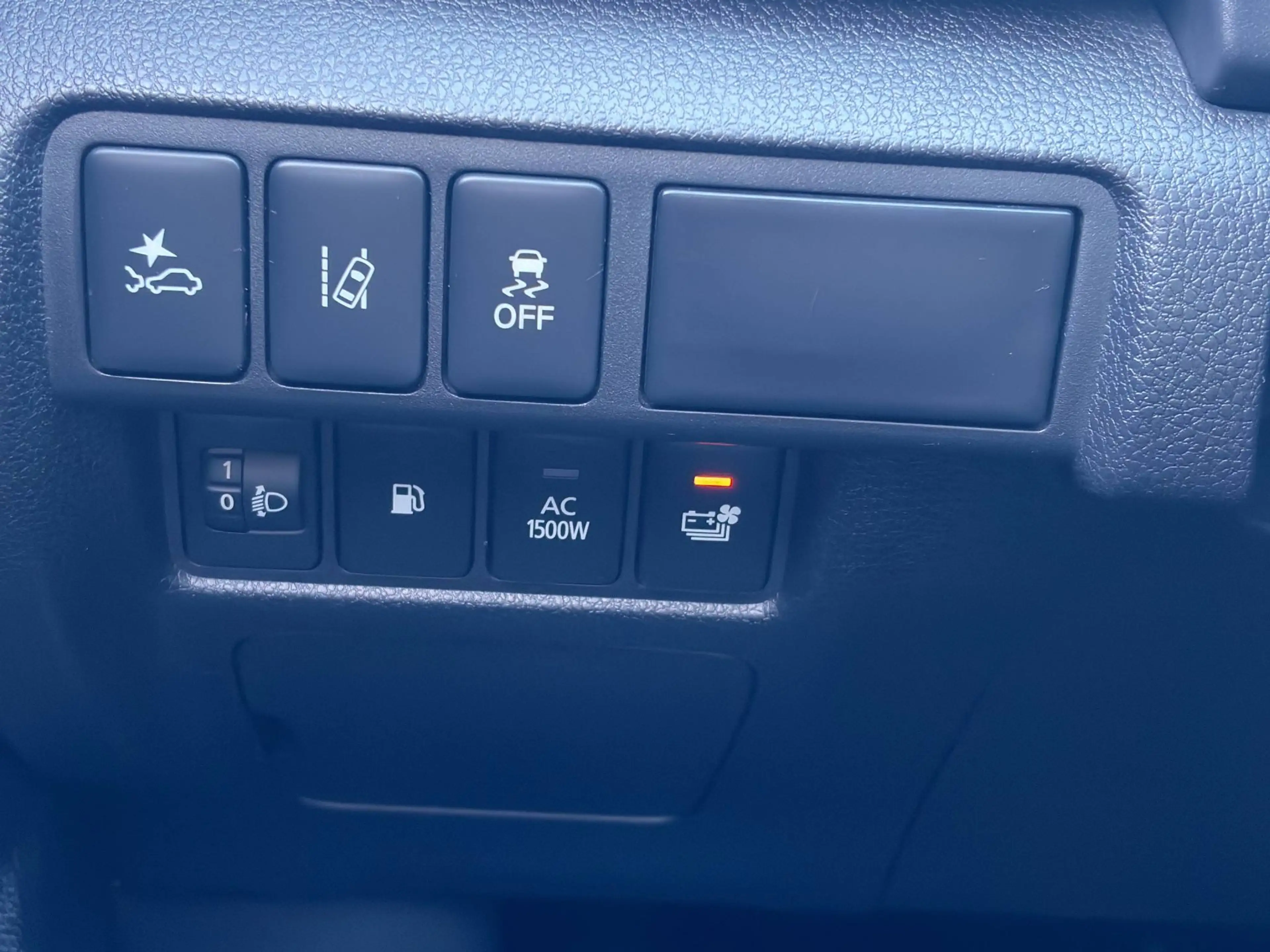 Mitsubishi Eclipse Cross Plus Select Black Hybrid 4WD — photo 5