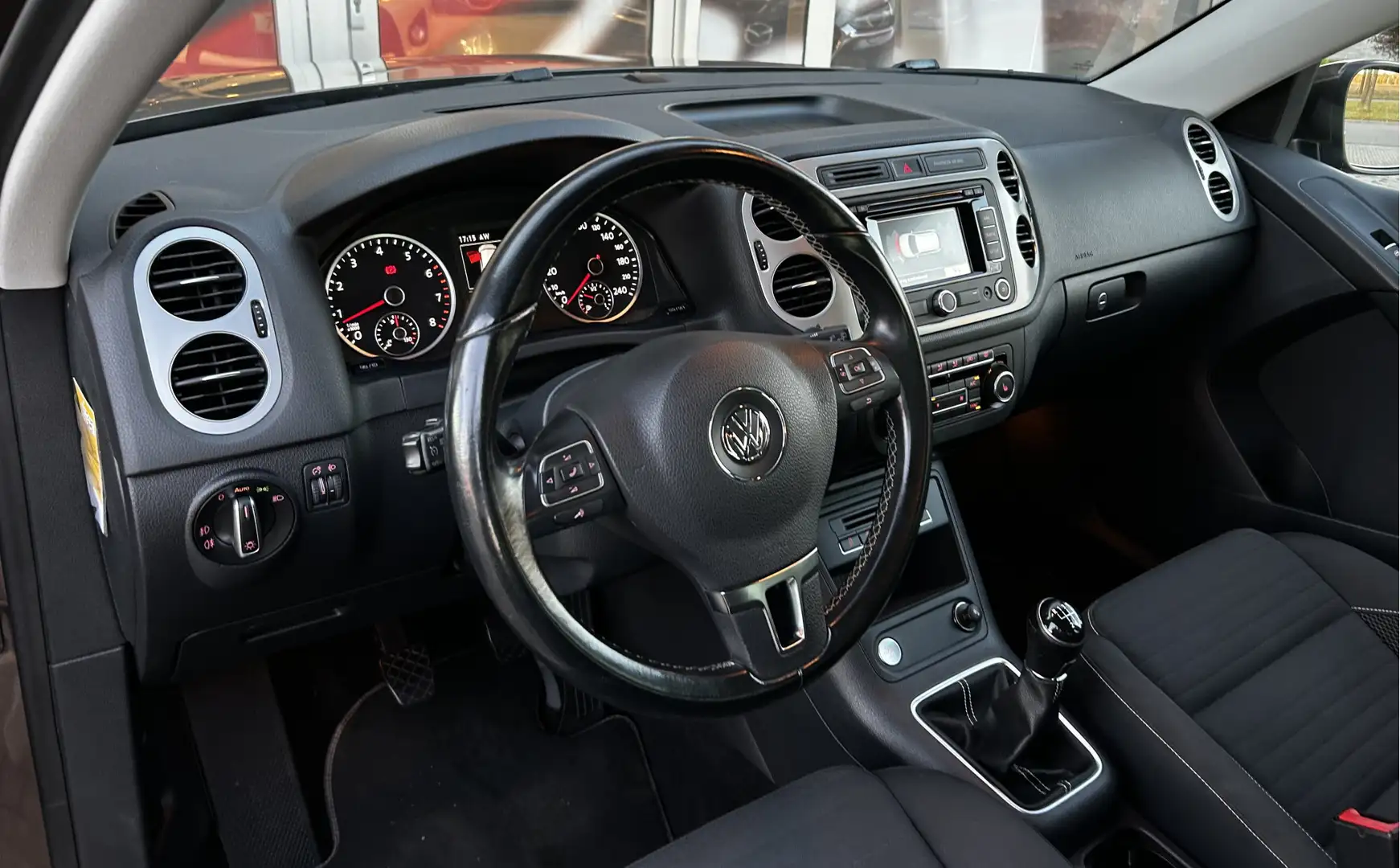 Volkswagen Tiguan 1.4 TSI R-Line Edition / Trekhaak (1800 KG) / Keyl Brun - 2
