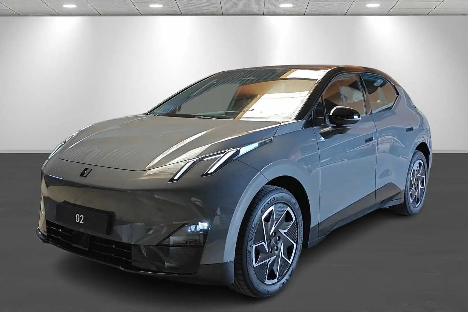 Lynk & Co 02 66 kWh Core - NEW STOCK Grijs - 1