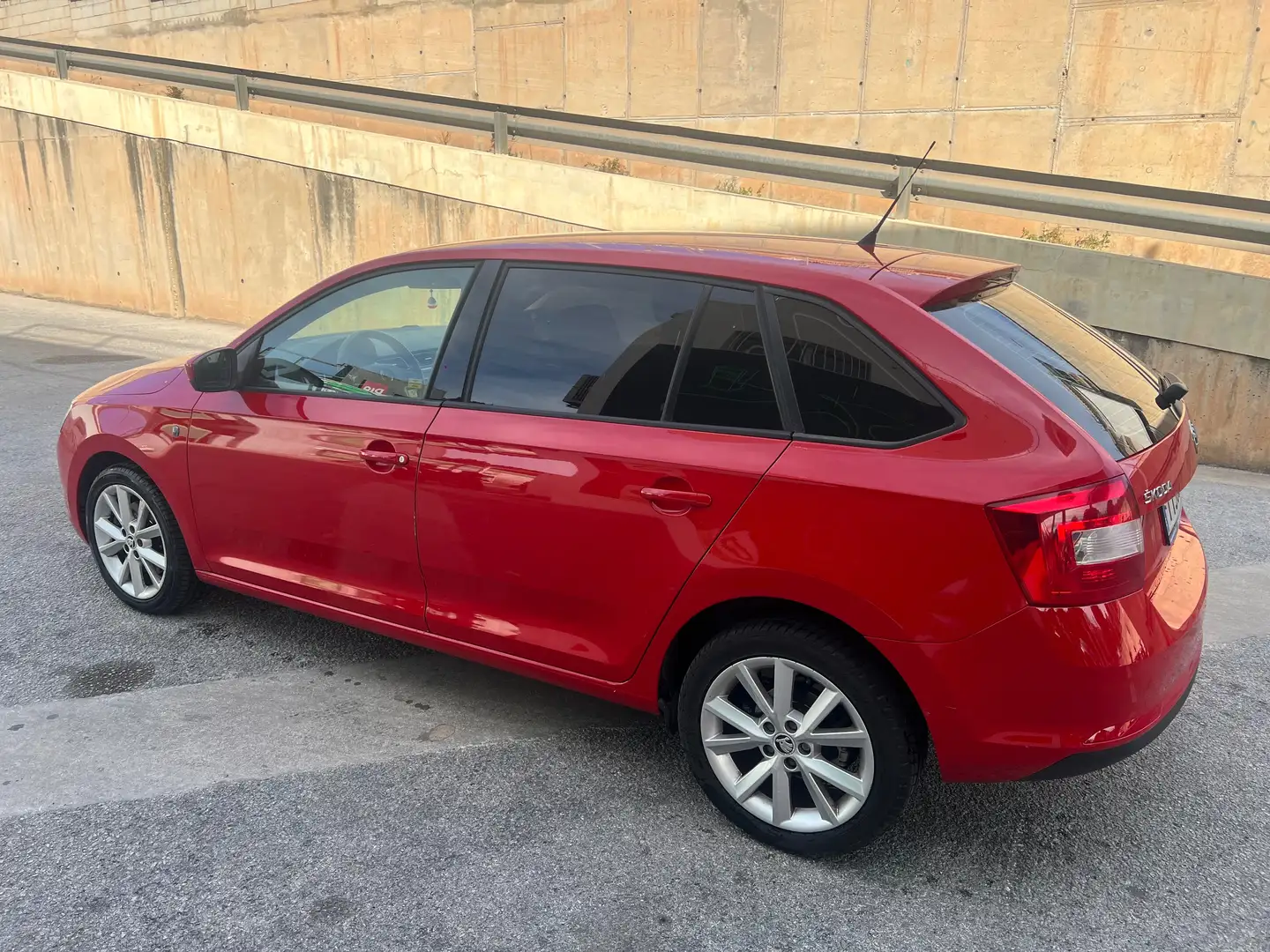 Skoda Rapid/Spaceback Spaceback 1.6TDI CR Ambition DSG 66kW Ambition Rojo - 1