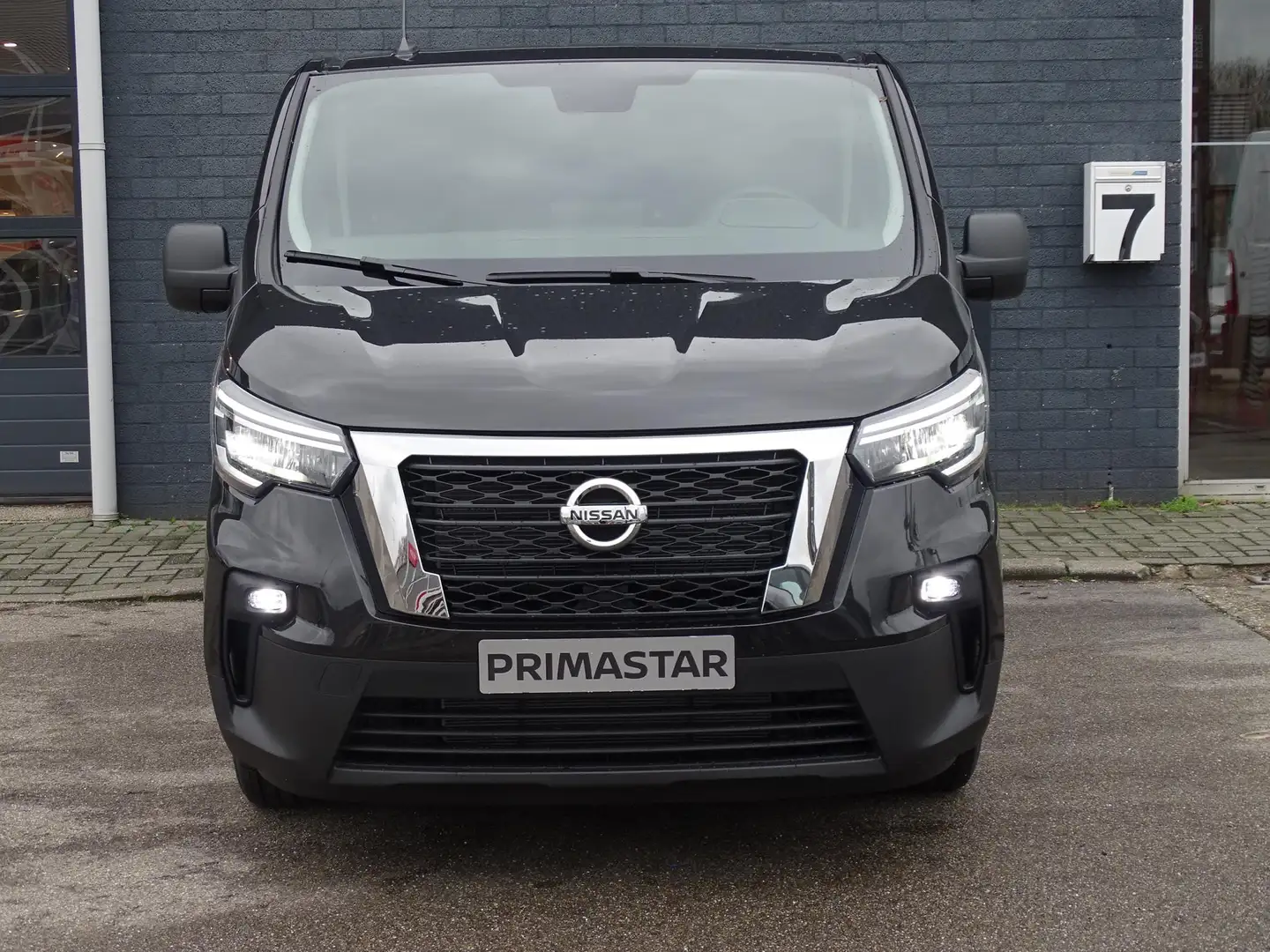 Nissan Primastar 2.0 dCi 130 L2H1 N-Connecta NAV | CARPLAY | ANDROI Zwart - 2