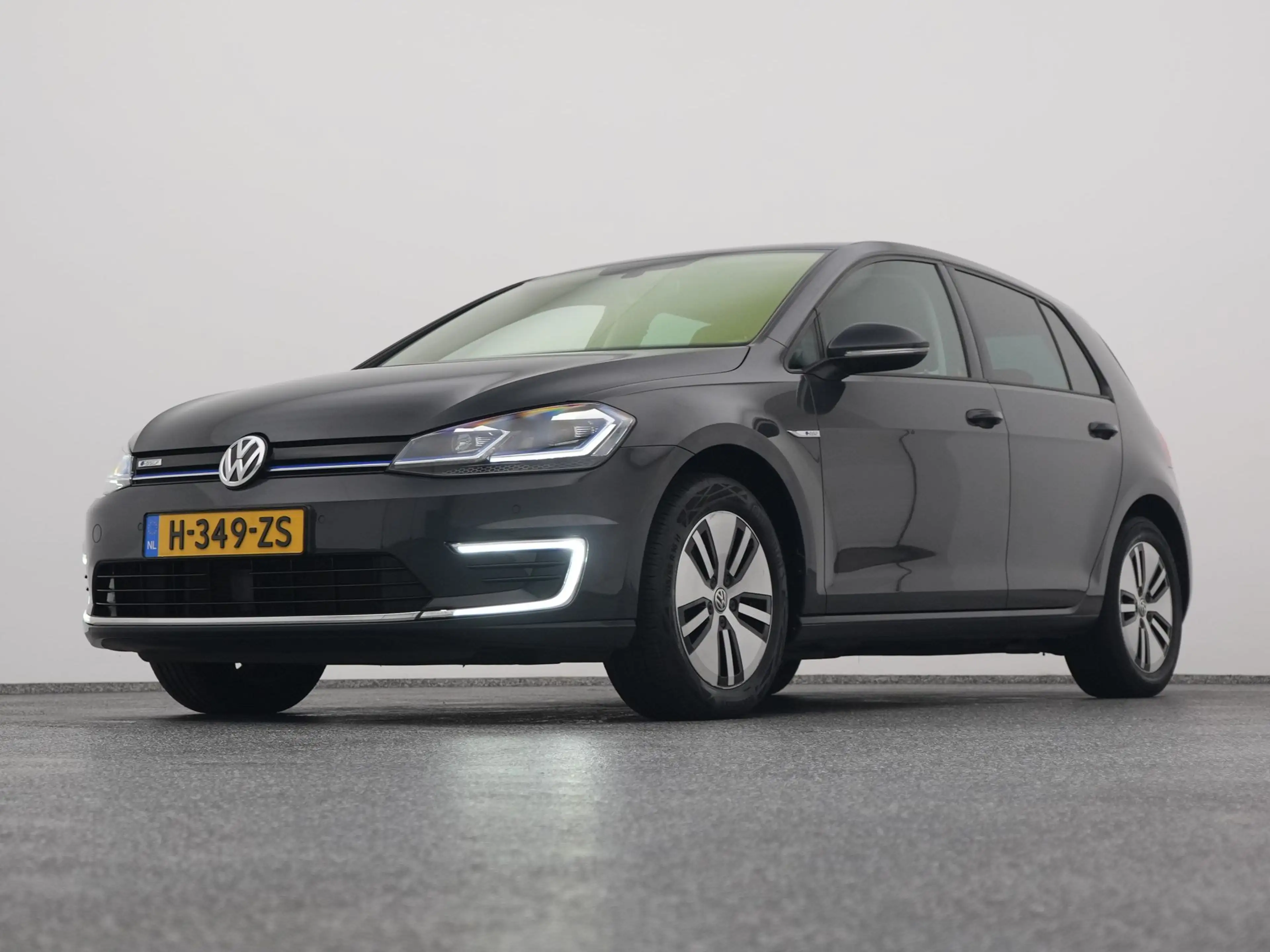 Volkswagen e-Golf E-DITION | ADAPTIVE — photo 16
