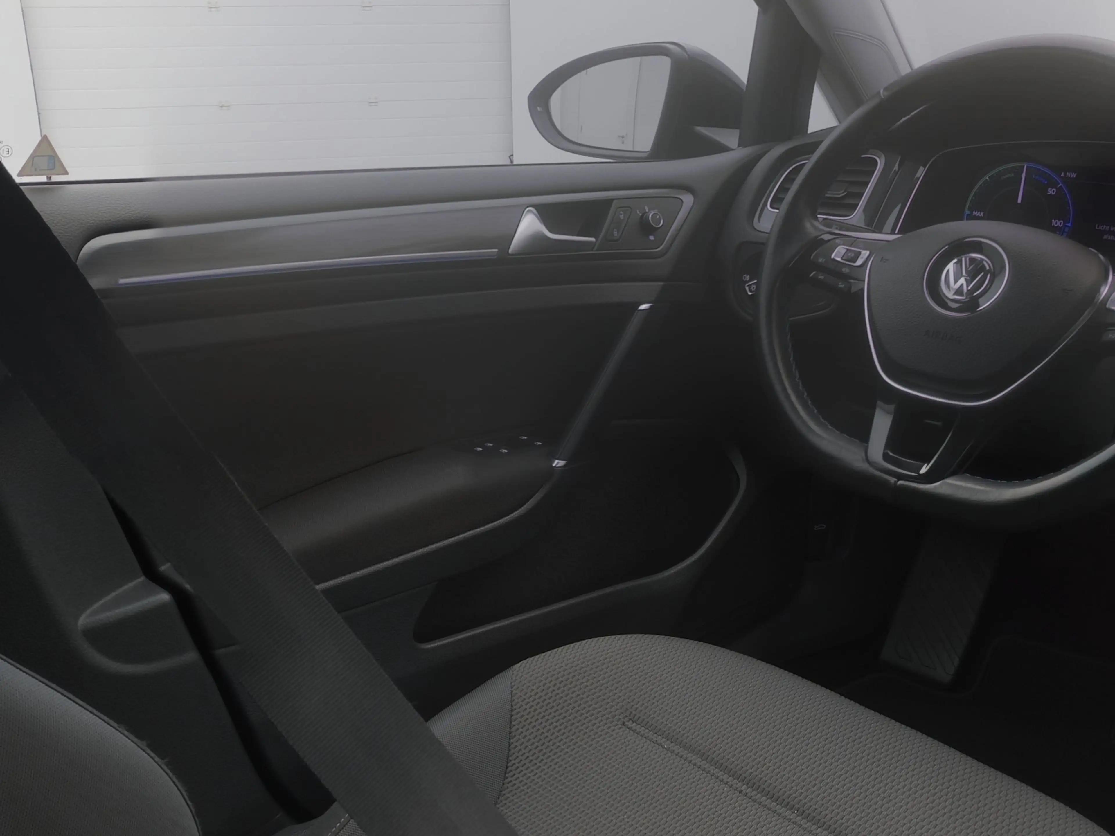 Volkswagen e-Golf E-DITION | ADAPTIVE — photo 12
