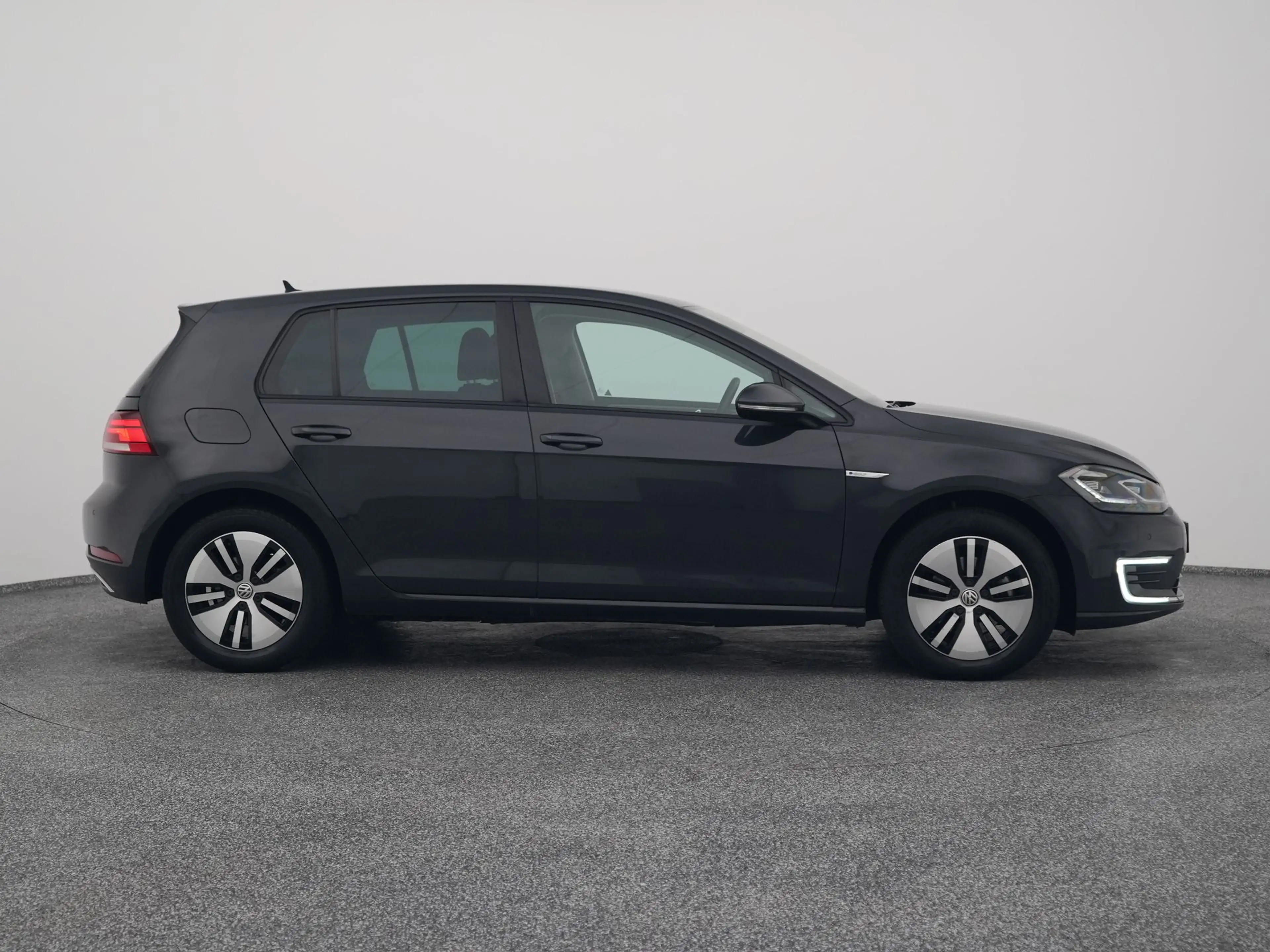 Volkswagen e-Golf E-DITION | ADAPTIVE — photo 15