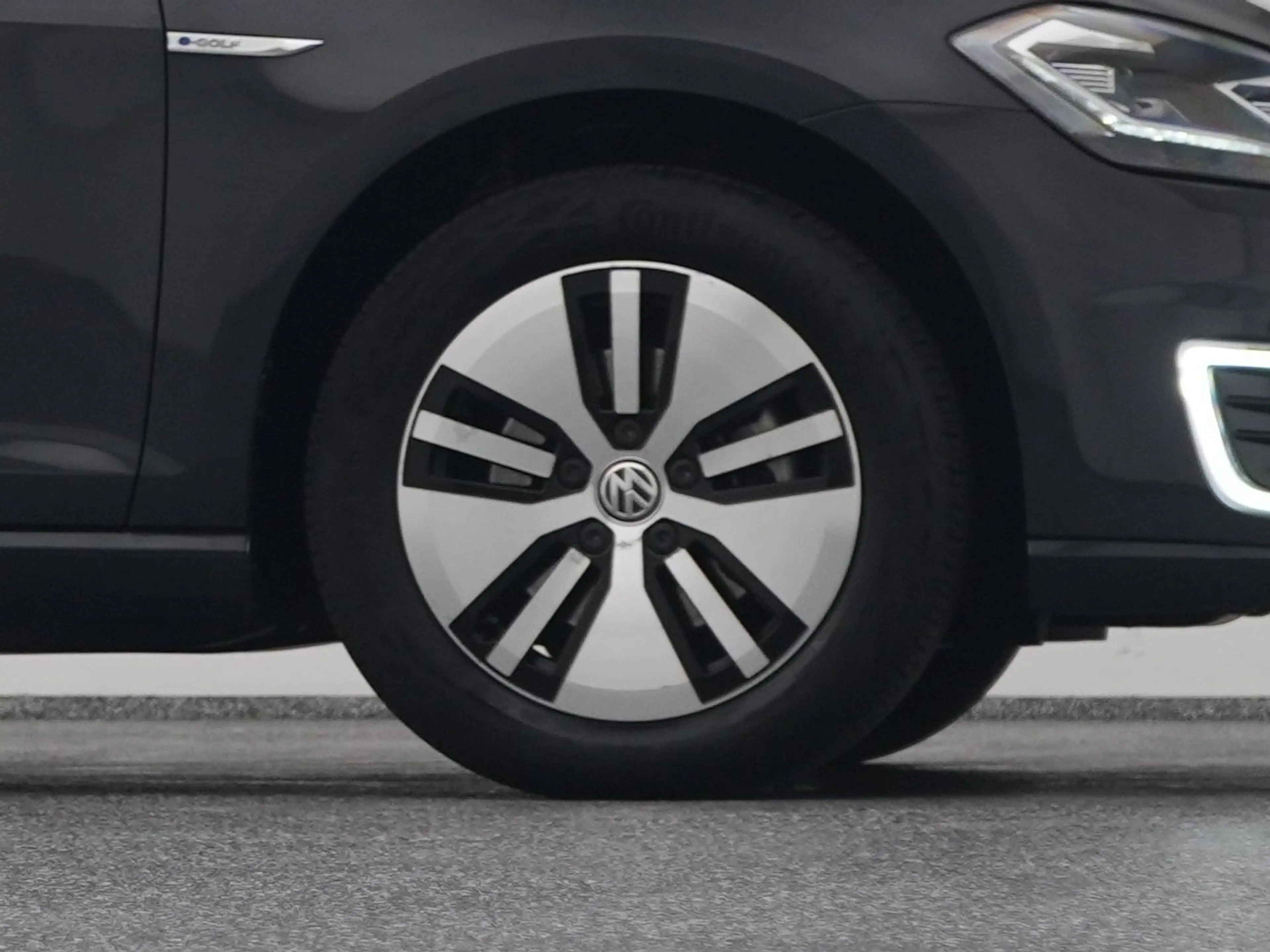 Volkswagen e-Golf E-DITION | ADAPTIVE — photo 43