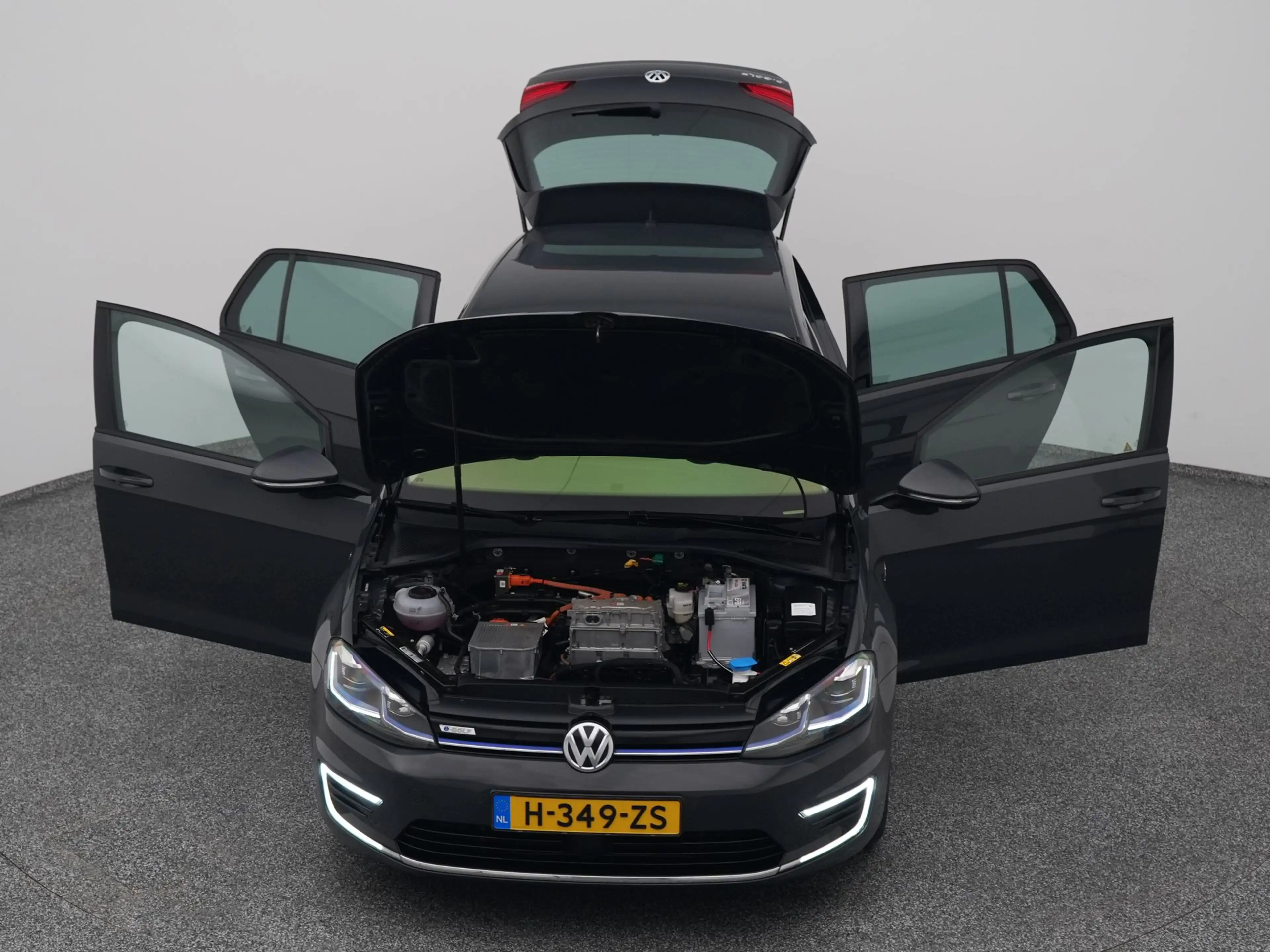 Volkswagen e-Golf E-DITION | ADAPTIVE — photo 28