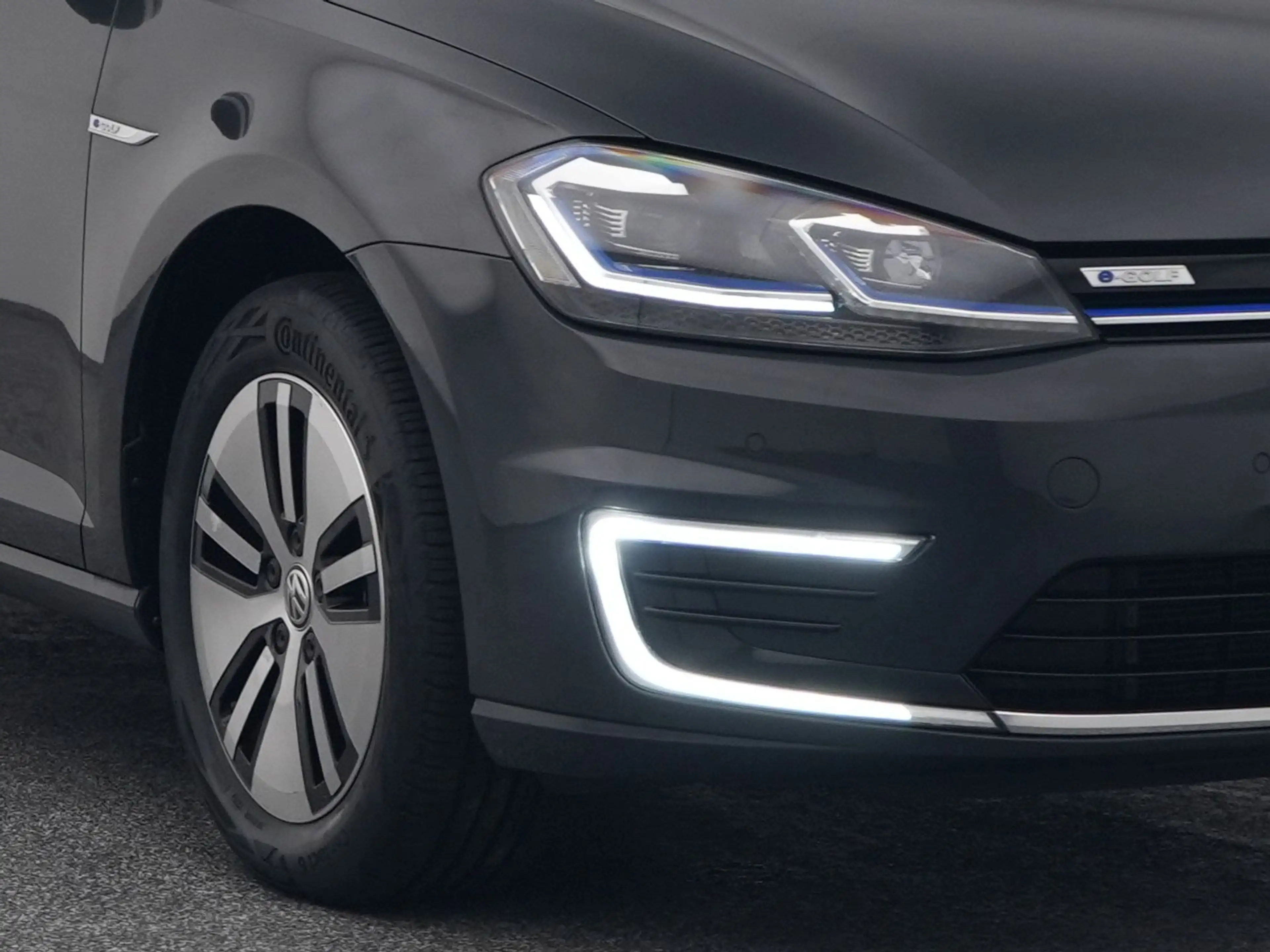 Volkswagen e-Golf E-DITION | ADAPTIVE — photo 18