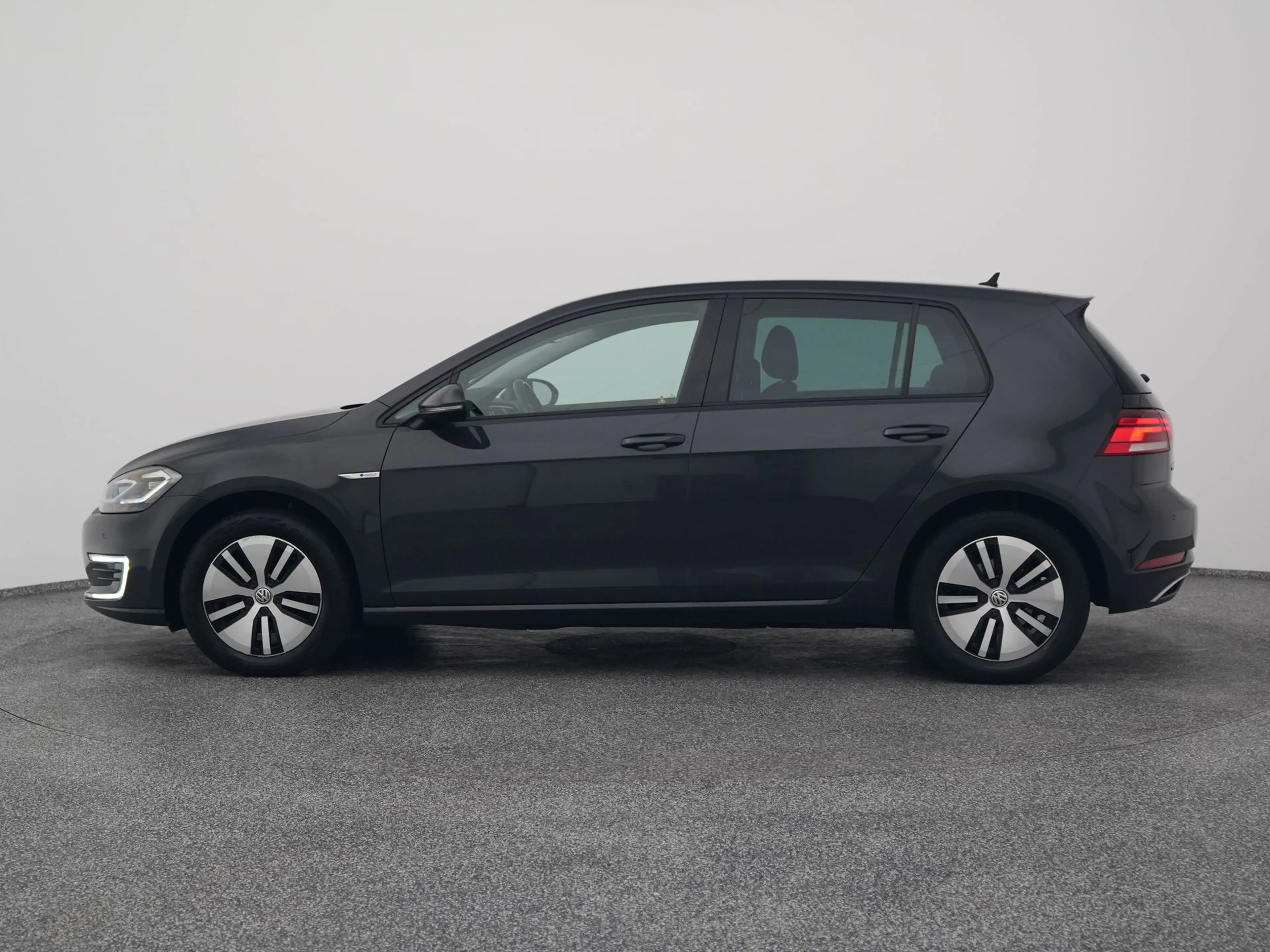 Volkswagen e-Golf E-DITION | ADAPTIVE — photo 14