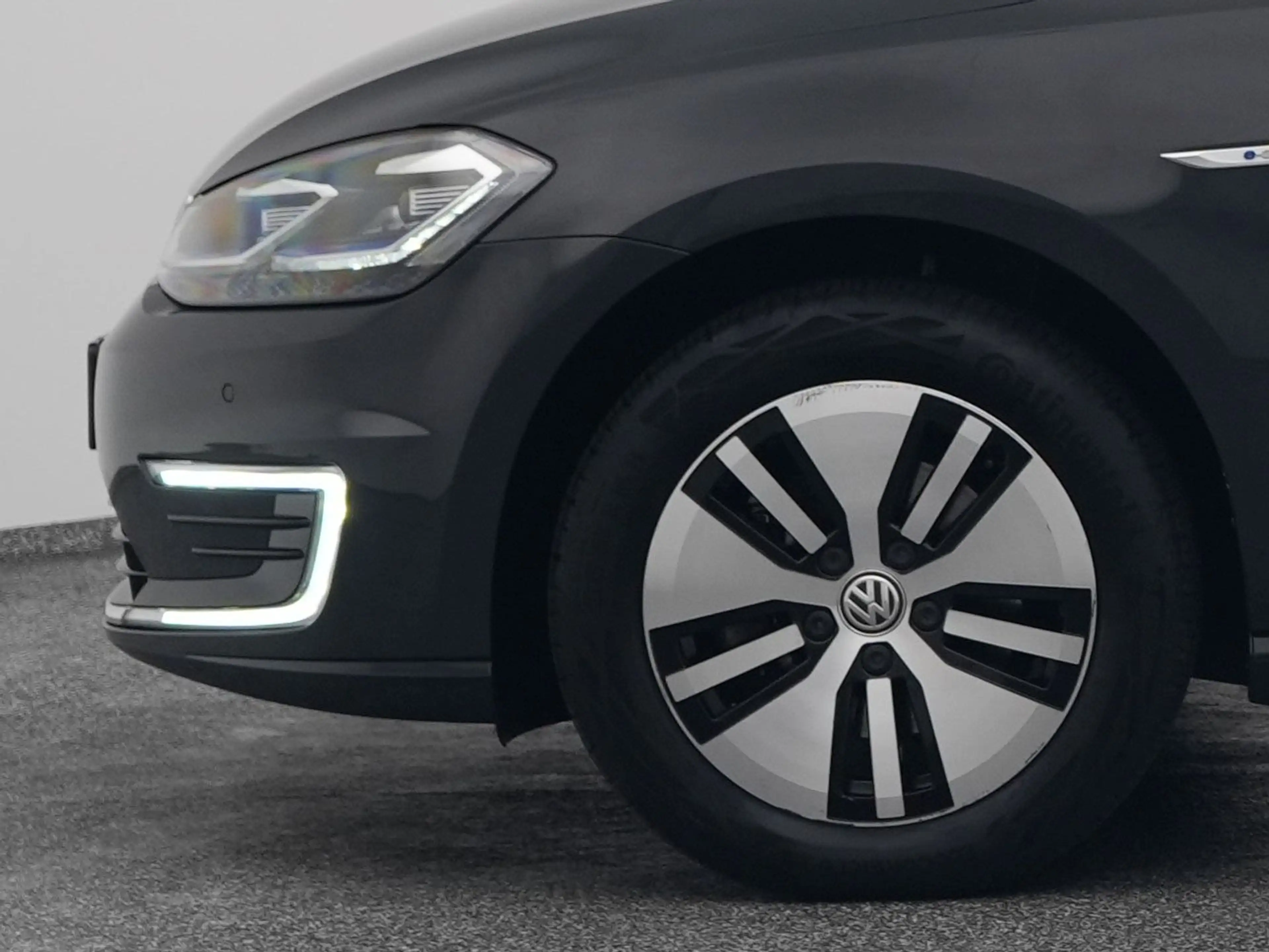 Volkswagen e-Golf E-DITION | ADAPTIVE — photo 22