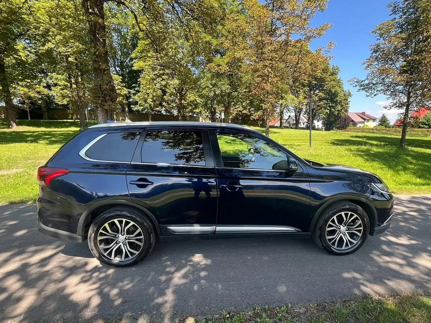 Mitsubishi Outlander Outlander 2.0 4WD CVTTop Blau - 1