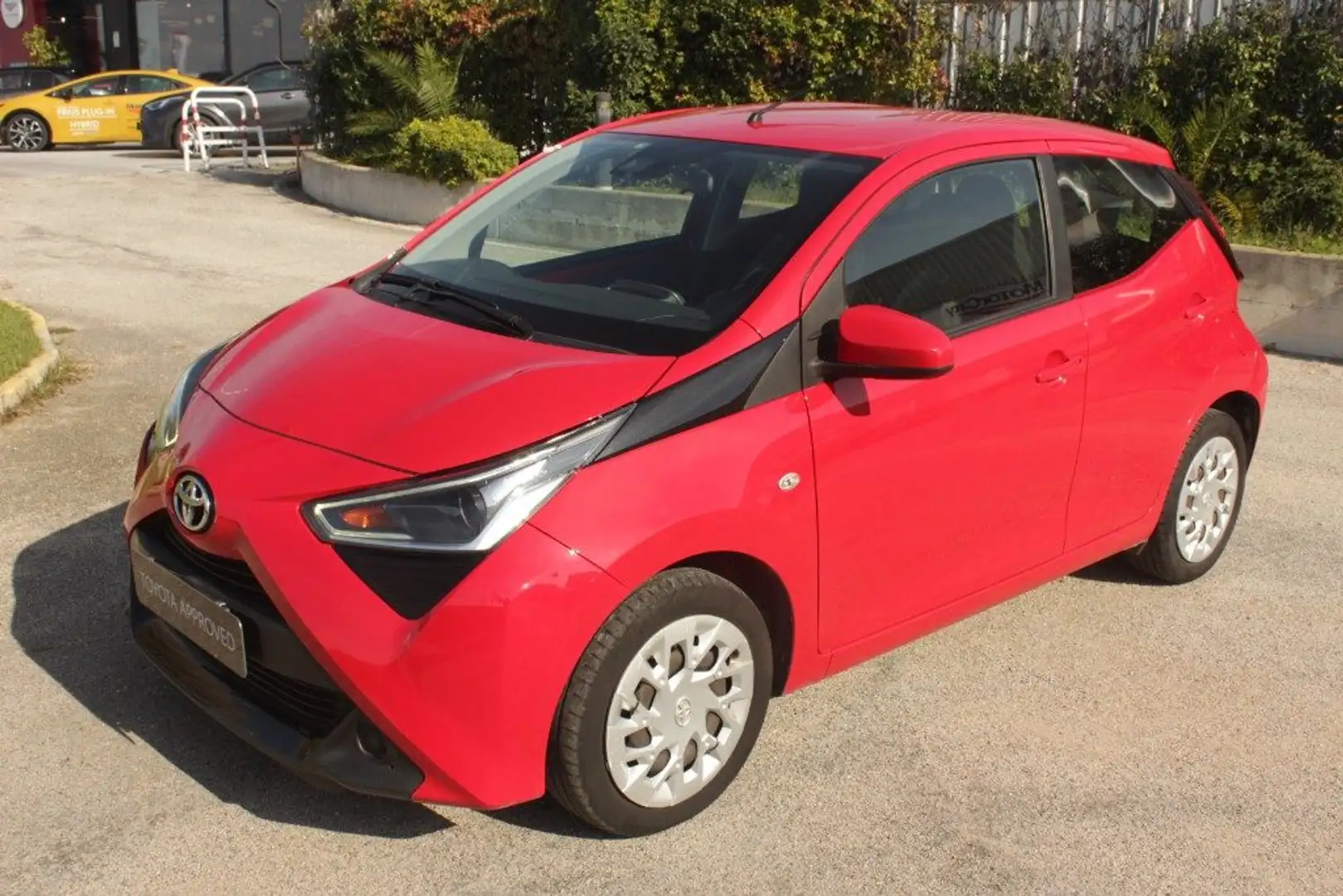 Toyota Aygo Connect 1.0 VVT-i 72 CV 5 porte x-play Rosso - 1