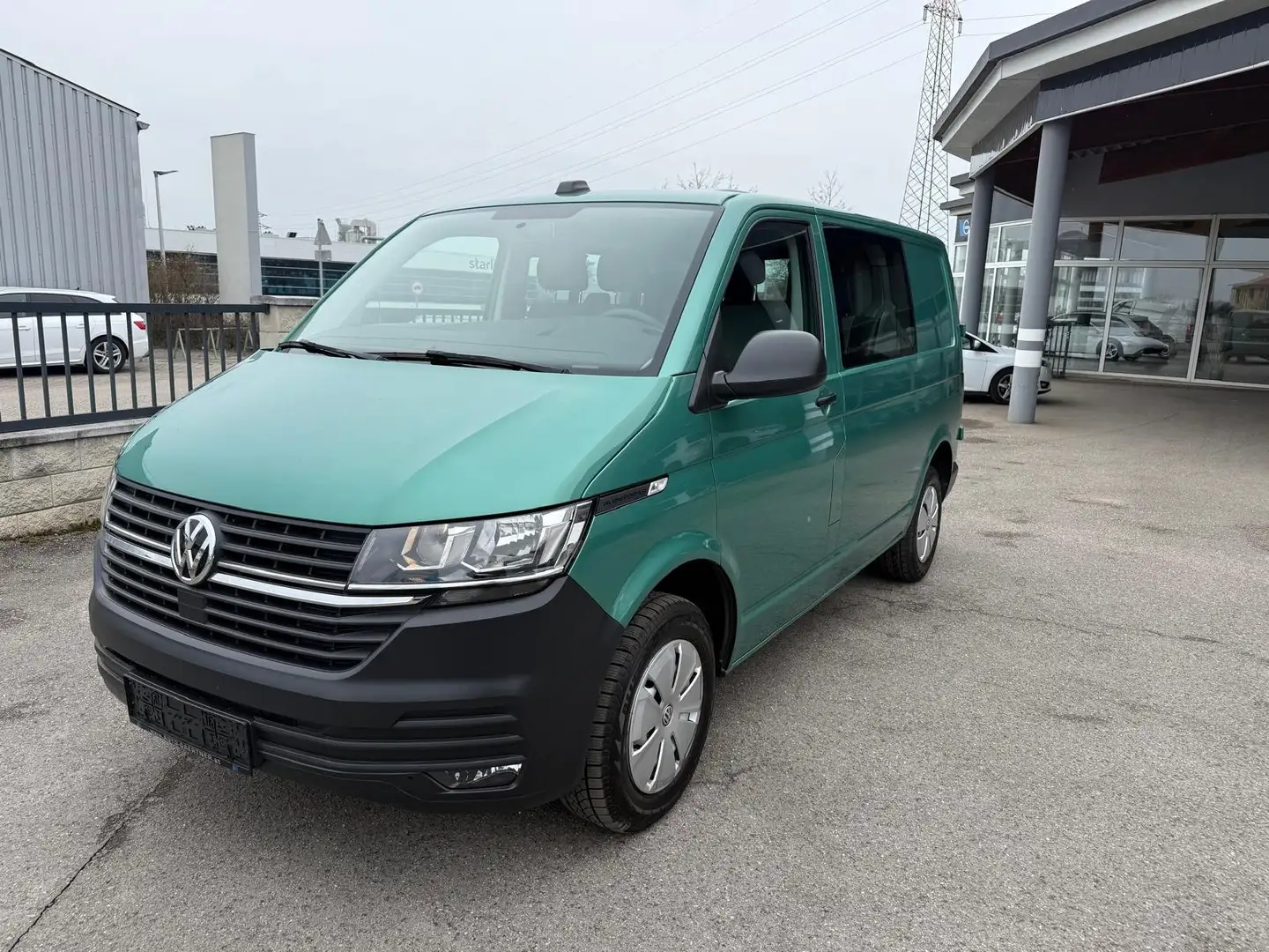 Volkswagen T6.1 Transporter PLUS KR Comfortline/Navi/AHK/SHZ/6 Sitze/CarPlay Grau - 1
