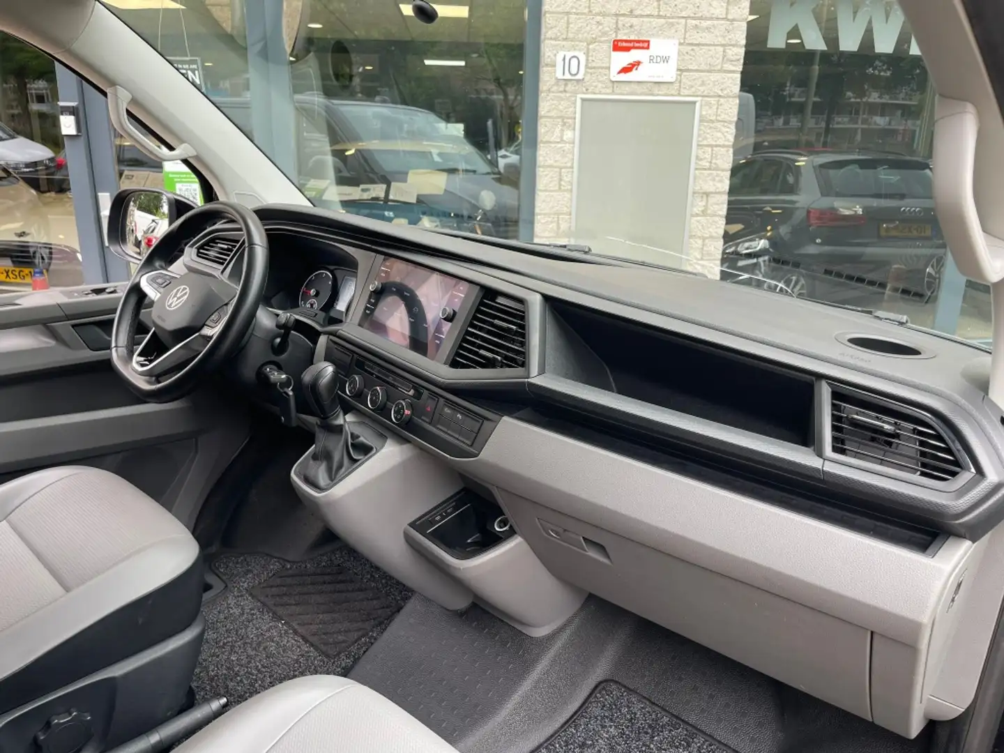Volkswagen Transporter 2.0 TDI L1H1 Hi Automaat Navi NAP Noir - 2