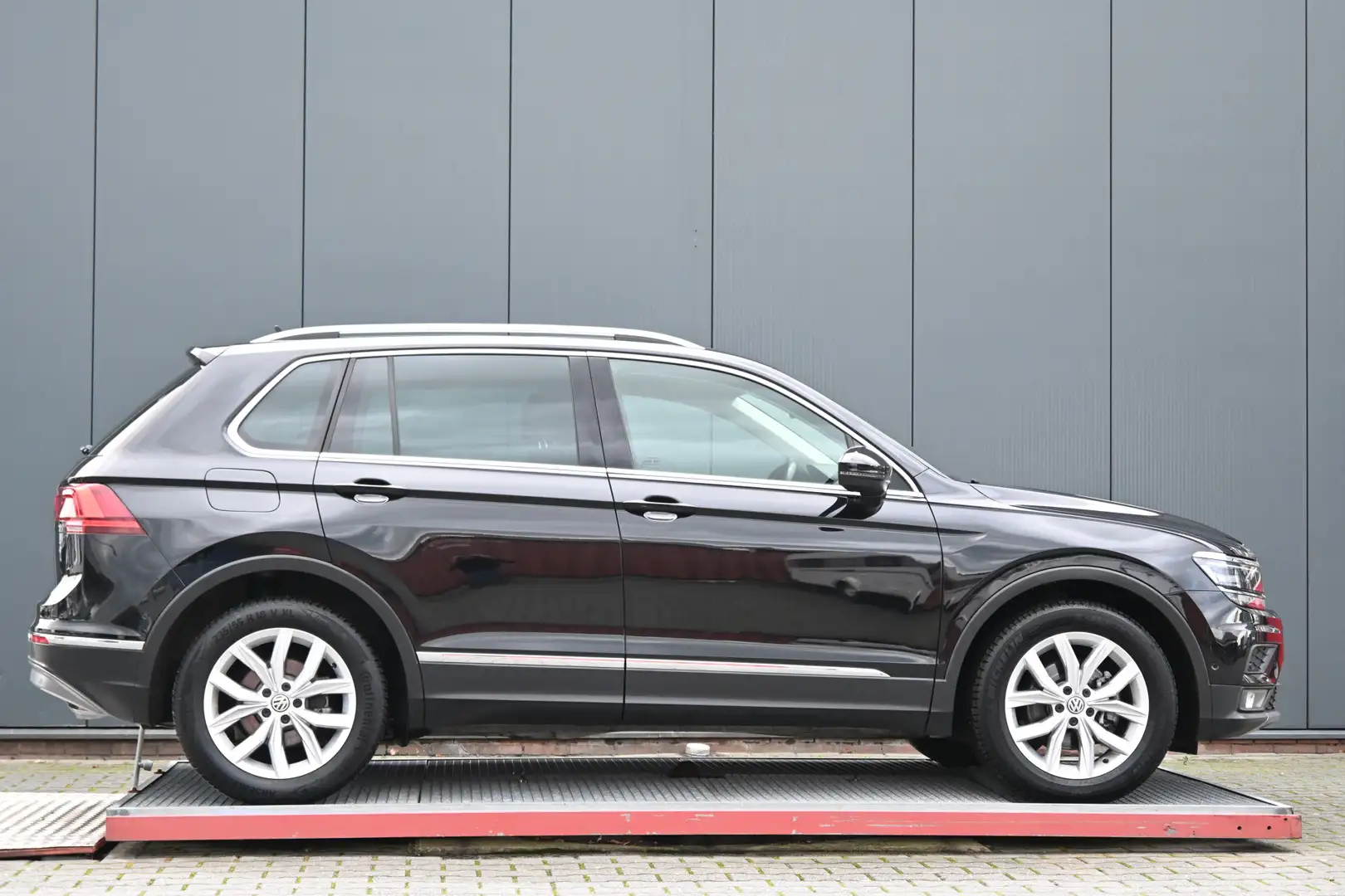 Volkswagen Tiguan 1.5 TSI ACT Highline panoramadak camera Noir - 2