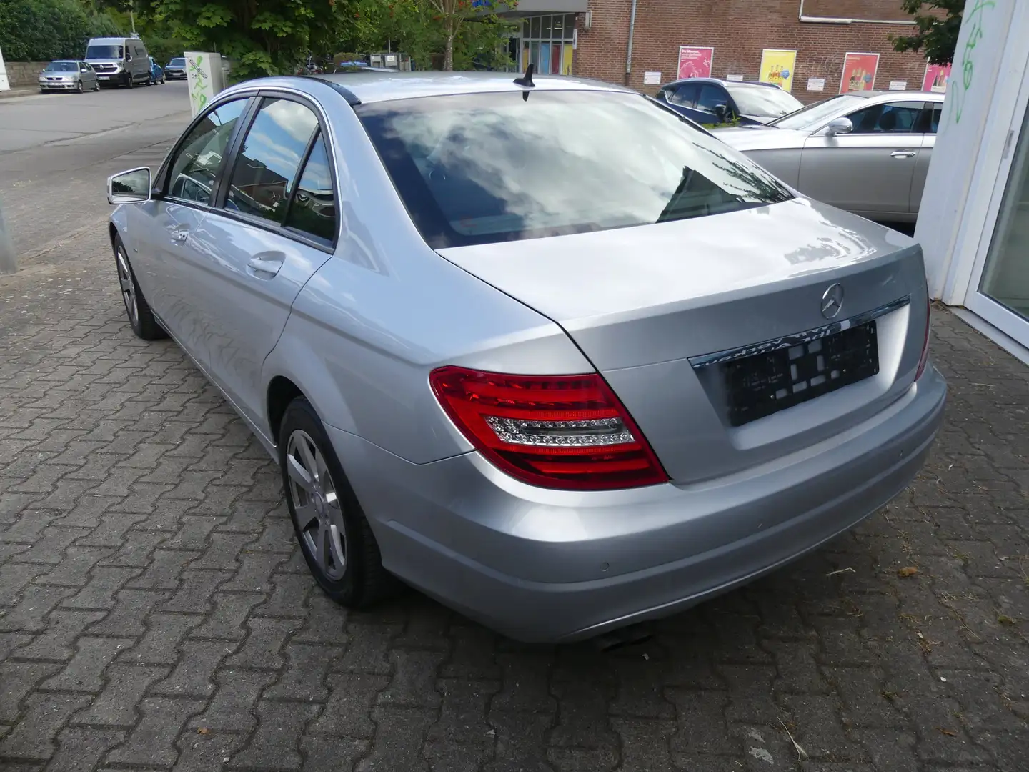 Mercedes-Benz C 180 CGI Automatik BlueEFFICIENCY mit Rückfahrkamera Silber - 2