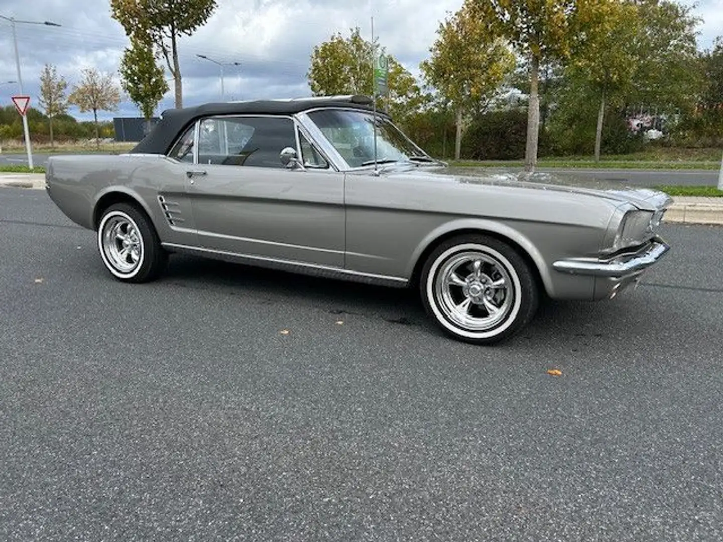 Ford Mustang V8 Cabrio "Vollrestauriert" Ezüst - 1
