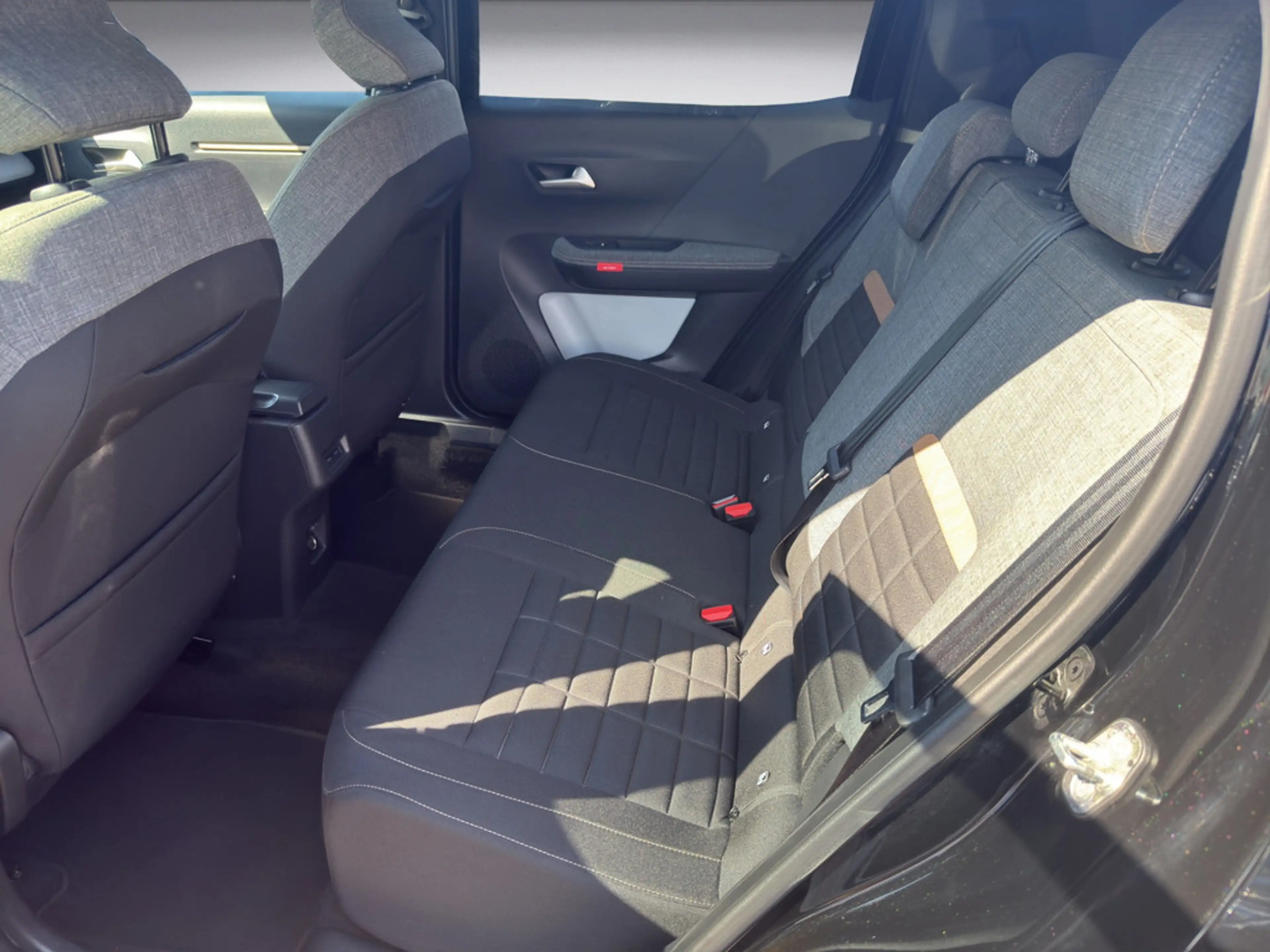 Citroen C3 Aircross Hybrid 145 Automatik PLUS — photo 11