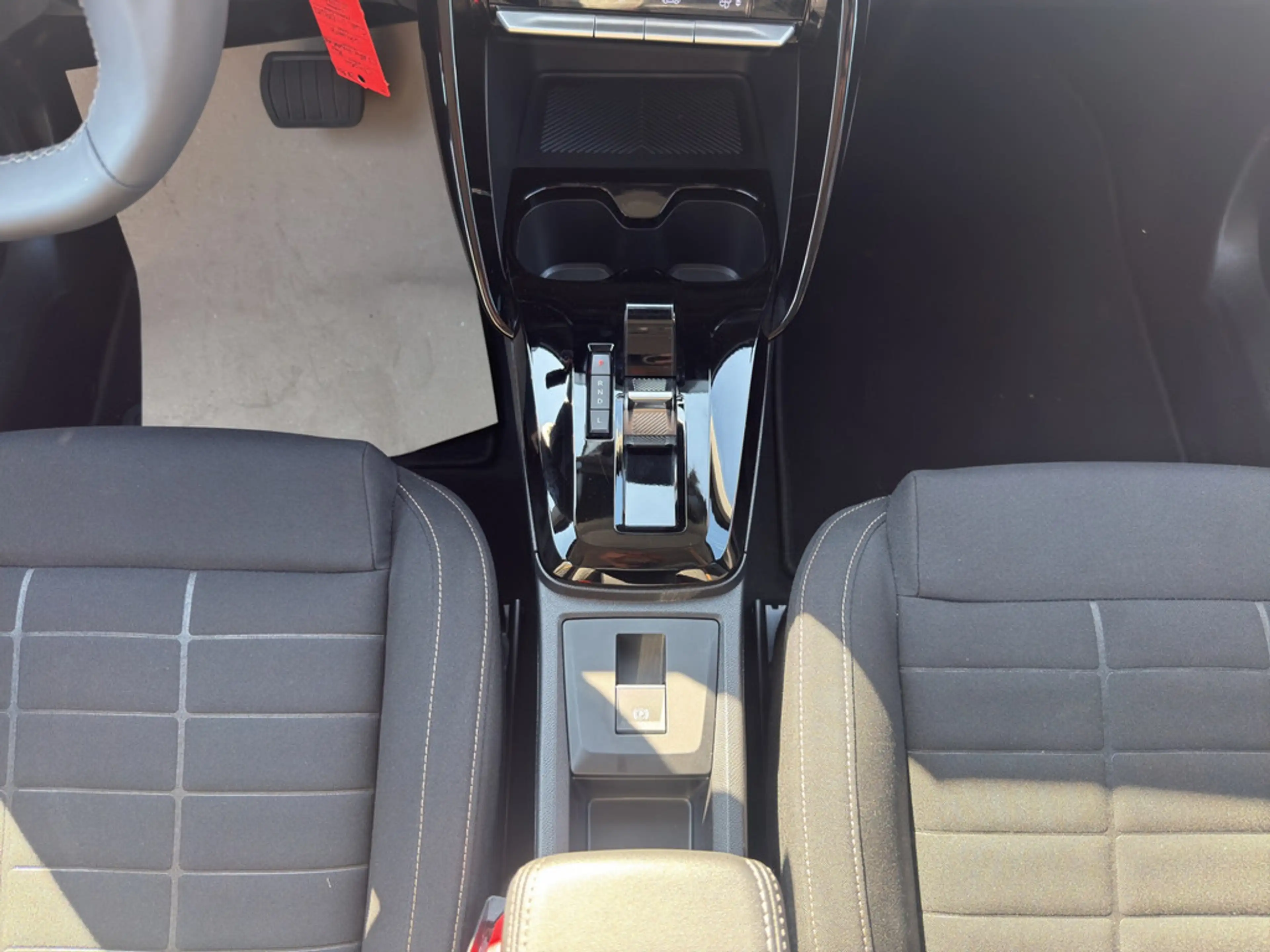 Citroen C3 Aircross Hybrid 145 Automatik PLUS — photo 13
