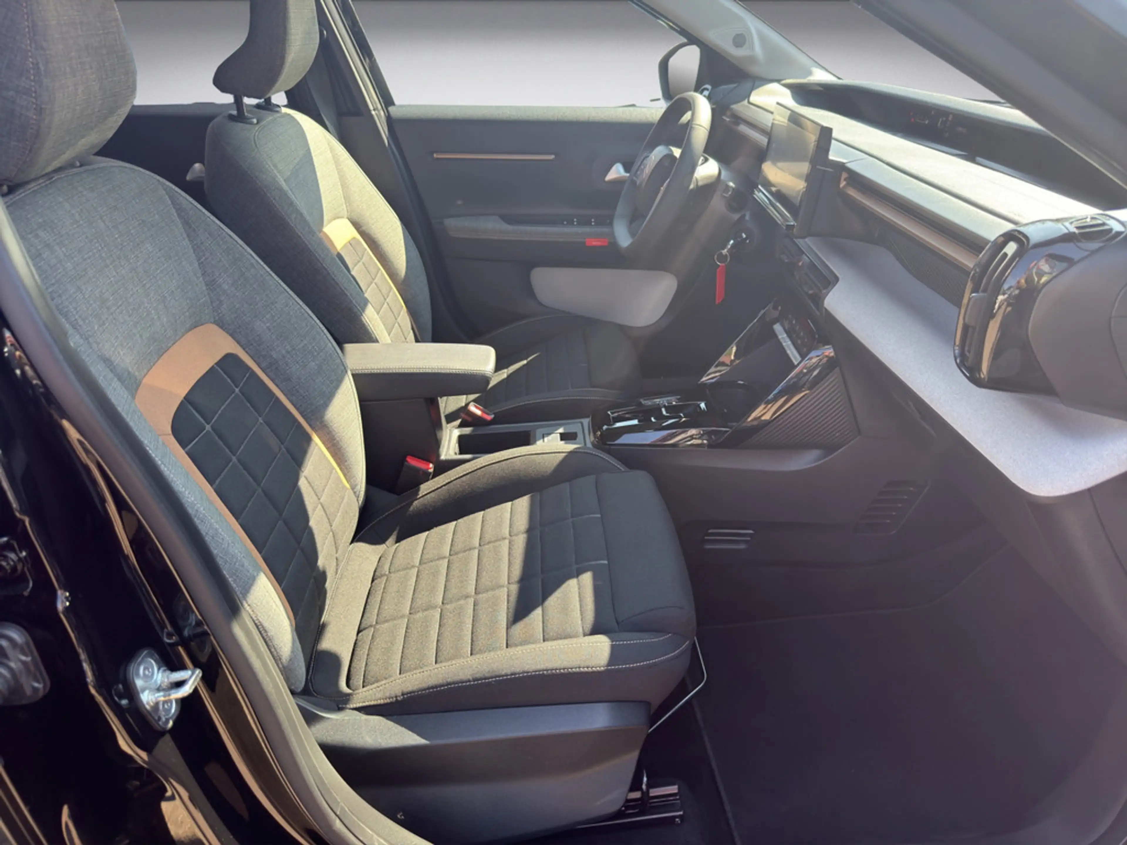 Citroen C3 Aircross Hybrid 145 Automatik PLUS — photo 14
