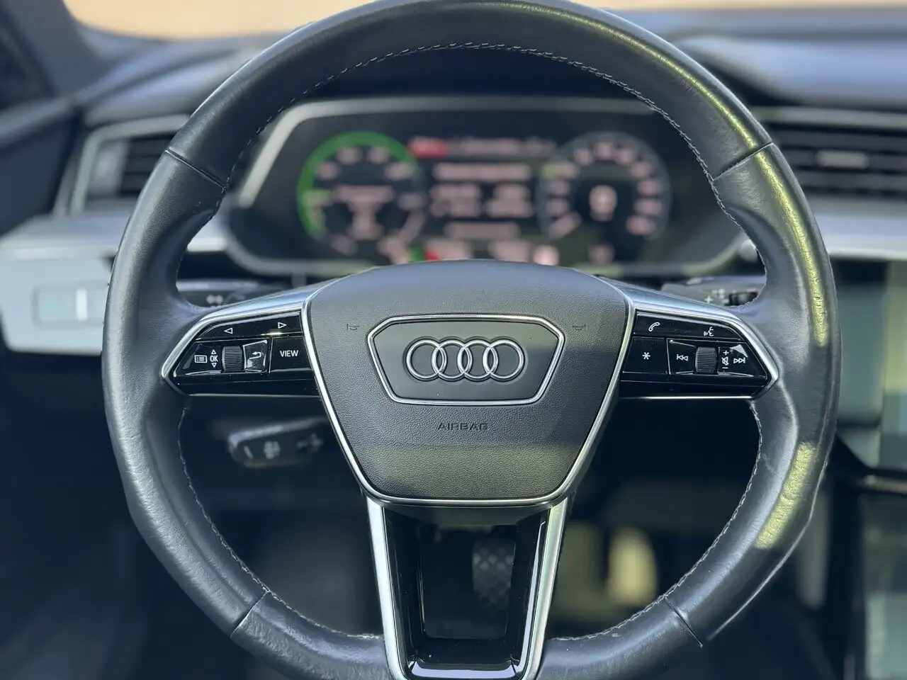 Audi e-tron photo Audi e-tron