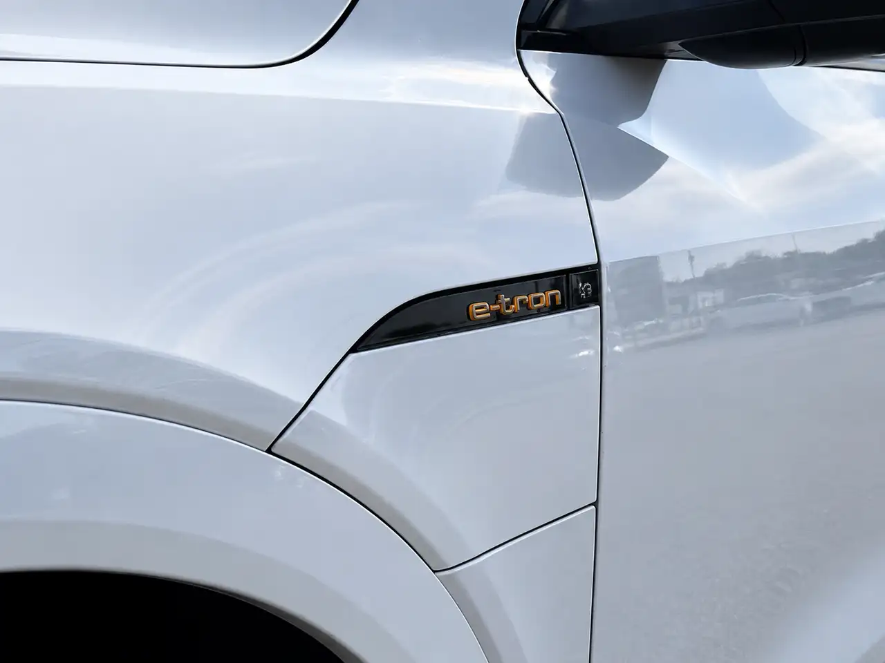 Audi e-tron photo Audi e-tron