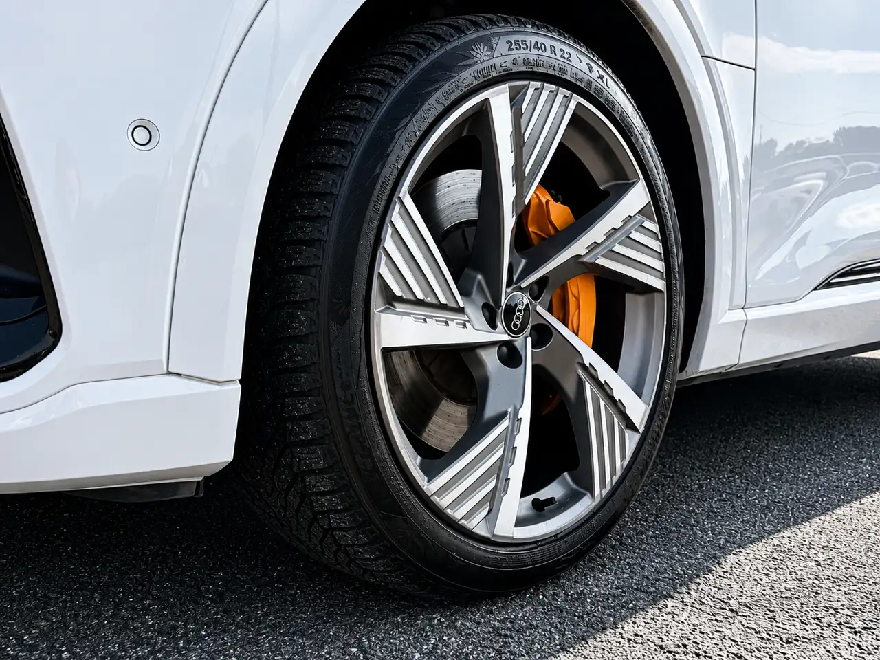 Audi e-tron photo Audi e-tron