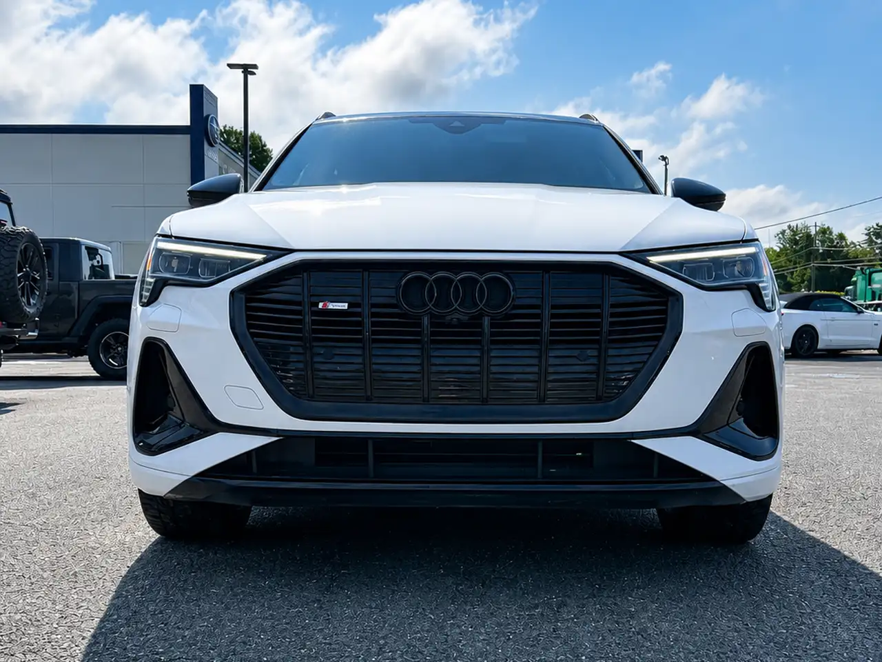 Audi e-tron photo Audi e-tron