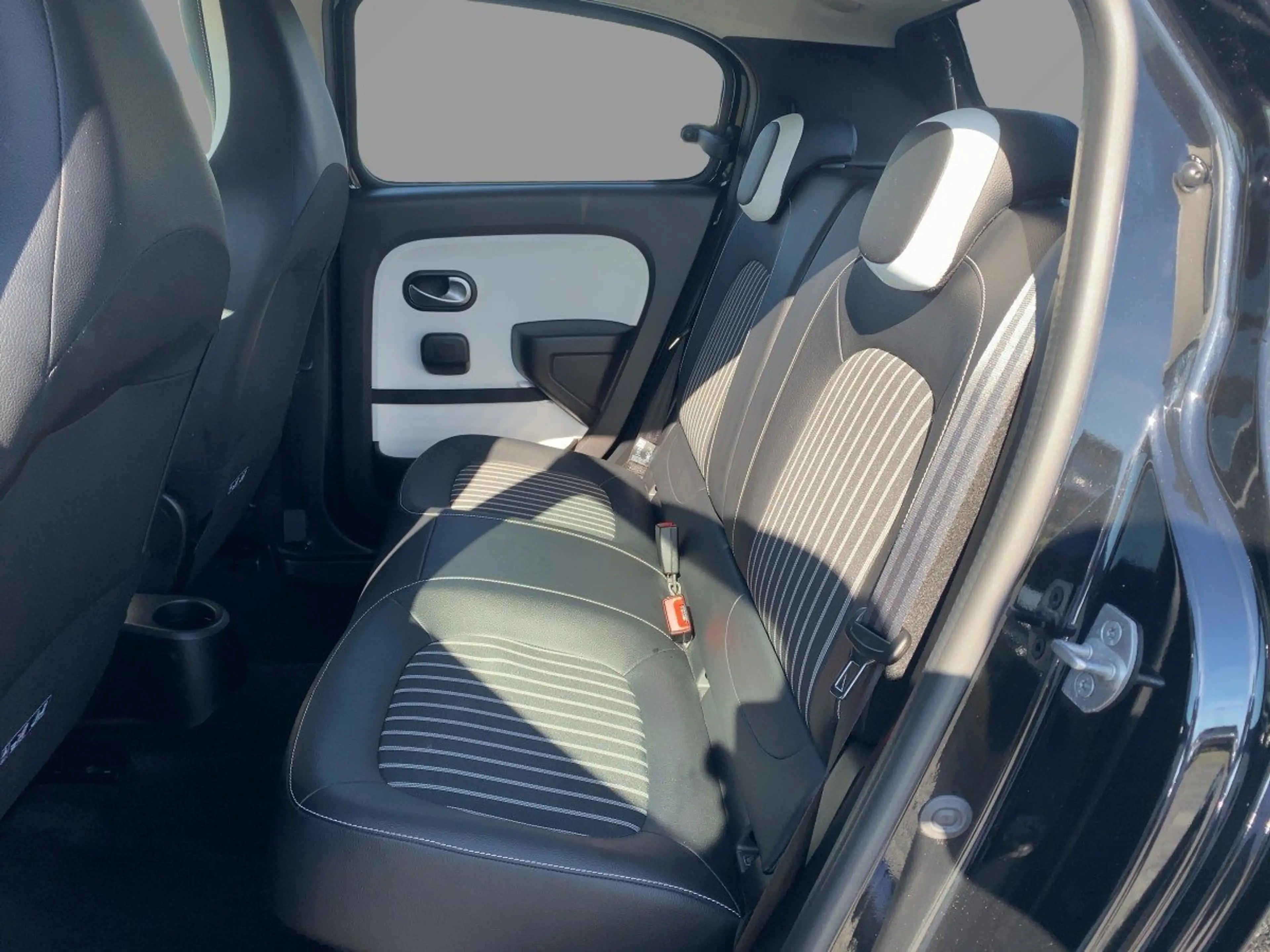 Renault Twingo Intens Electric CAM*LED*NAVI*SHZ*PDC*AUT — photo 10