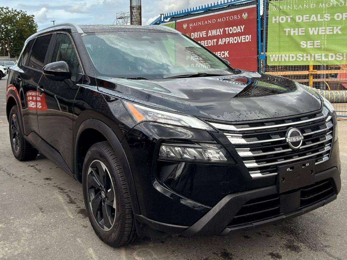 2025 Nissan Rogue — view 3