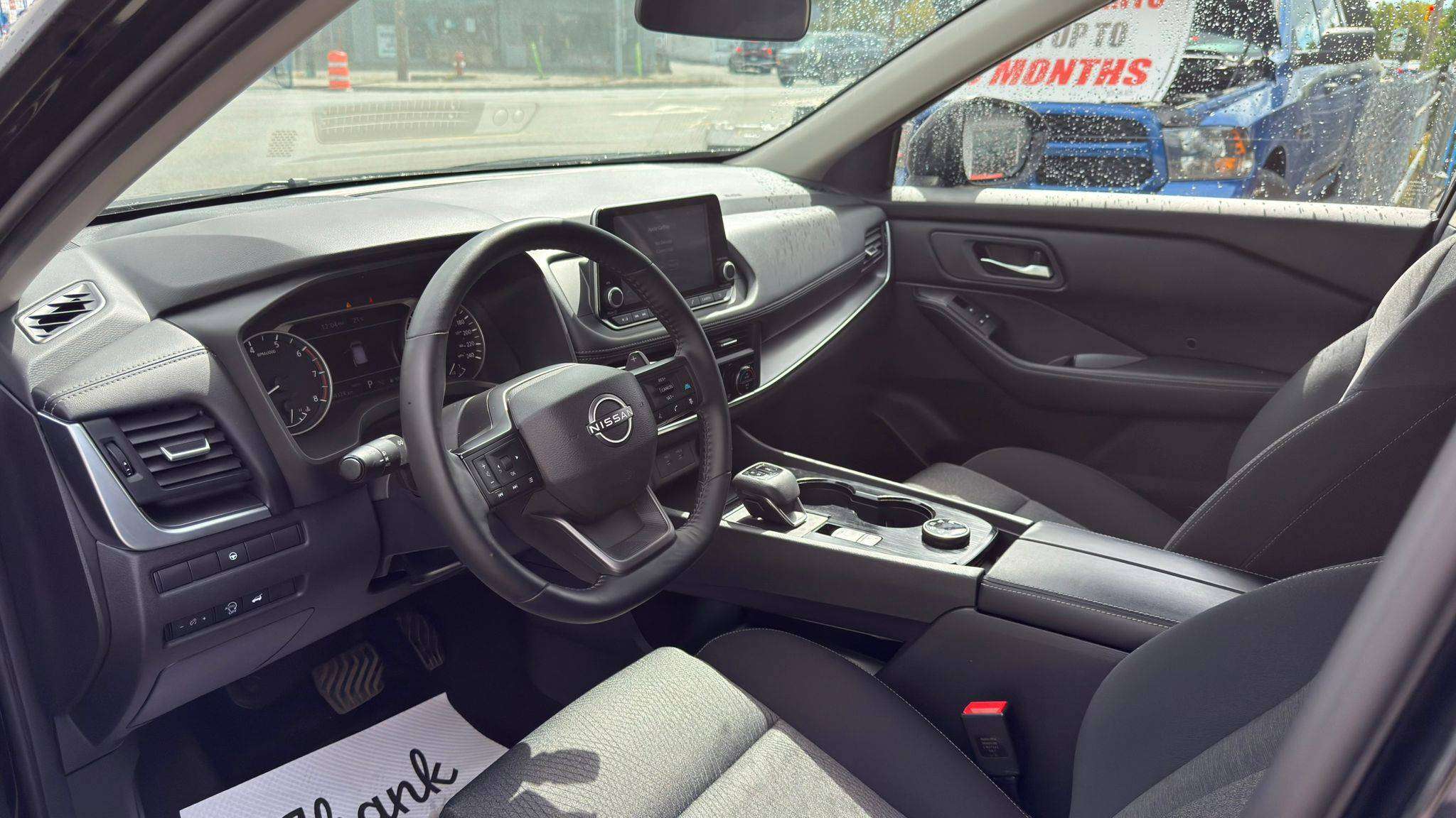 2025 Nissan Rogue — view 9