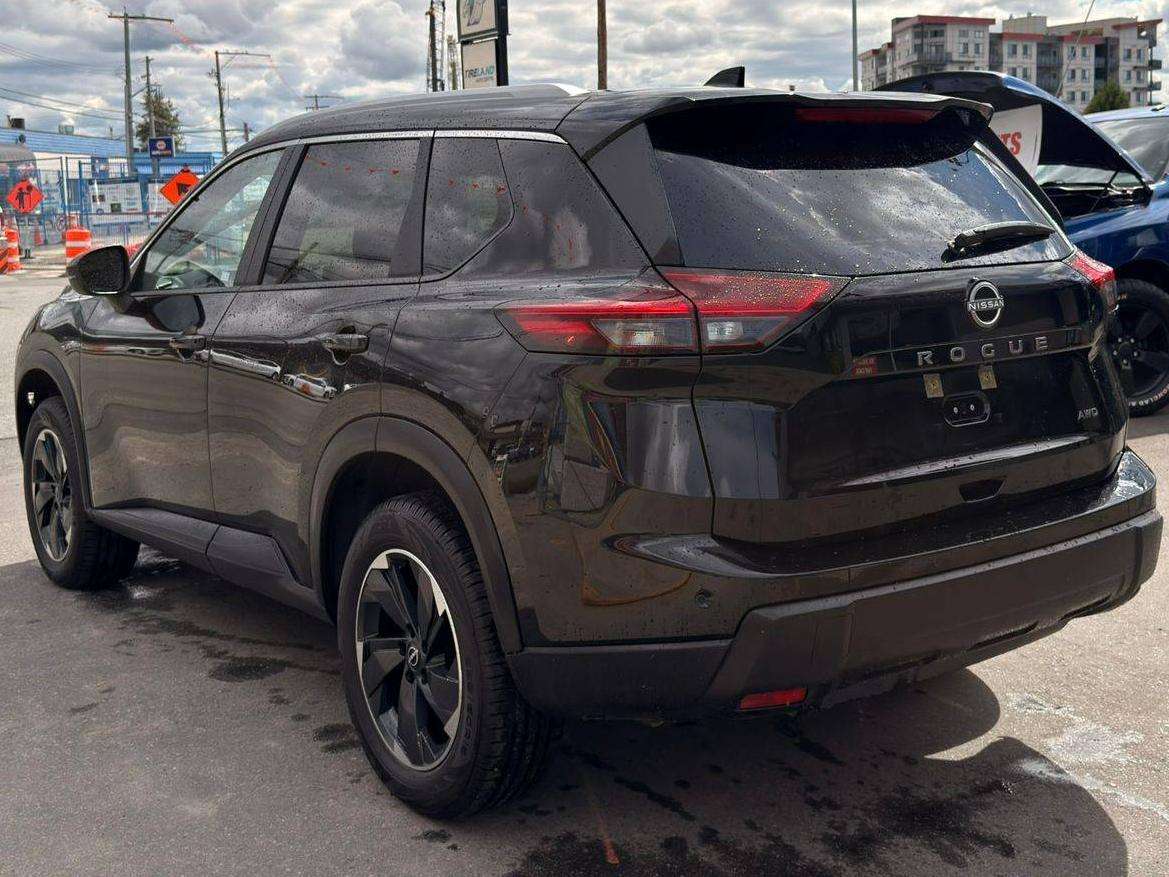 2025 Nissan Rogue — view 7