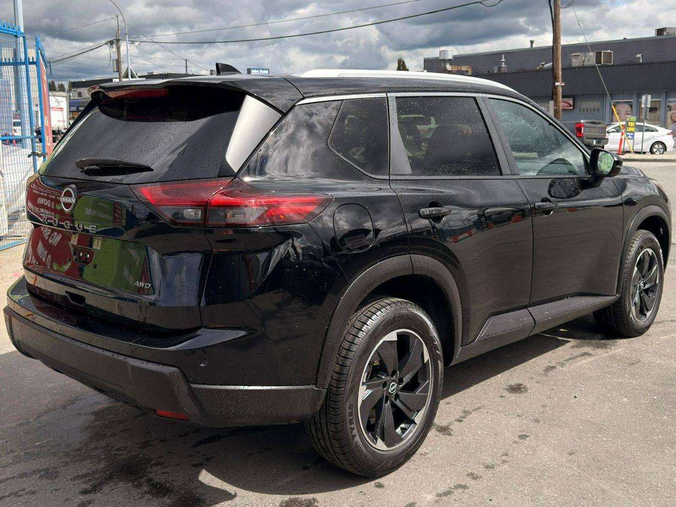 2025 Nissan Rogue — view 5