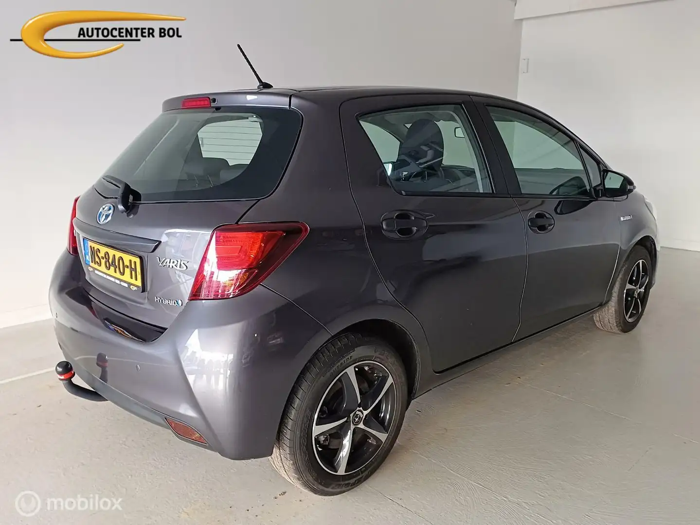 Toyota Yaris 1.5 Hybrid Aspiration Gris - 2