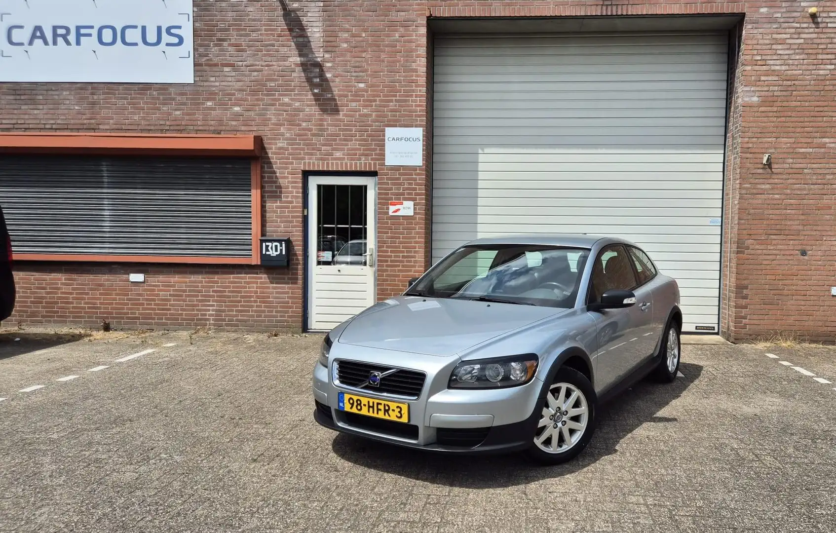 Volvo C30 1.6 Advantage NAP Leder 2e eigenaar PDC Trekhaak A Grijs - 1