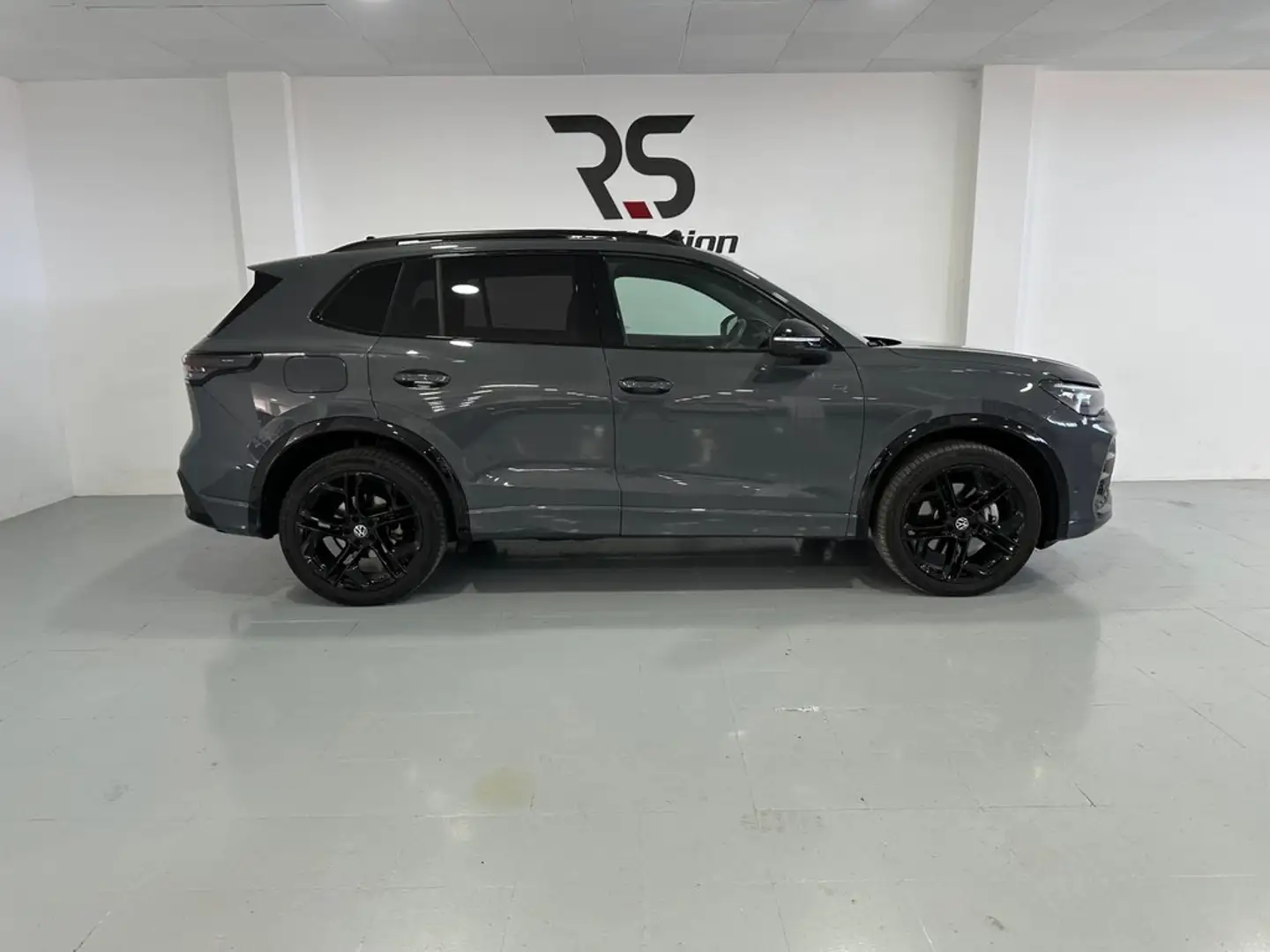 Volkswagen Tiguan 2.0TDI R-Line 4Motion DSG 142kW Gris - 2