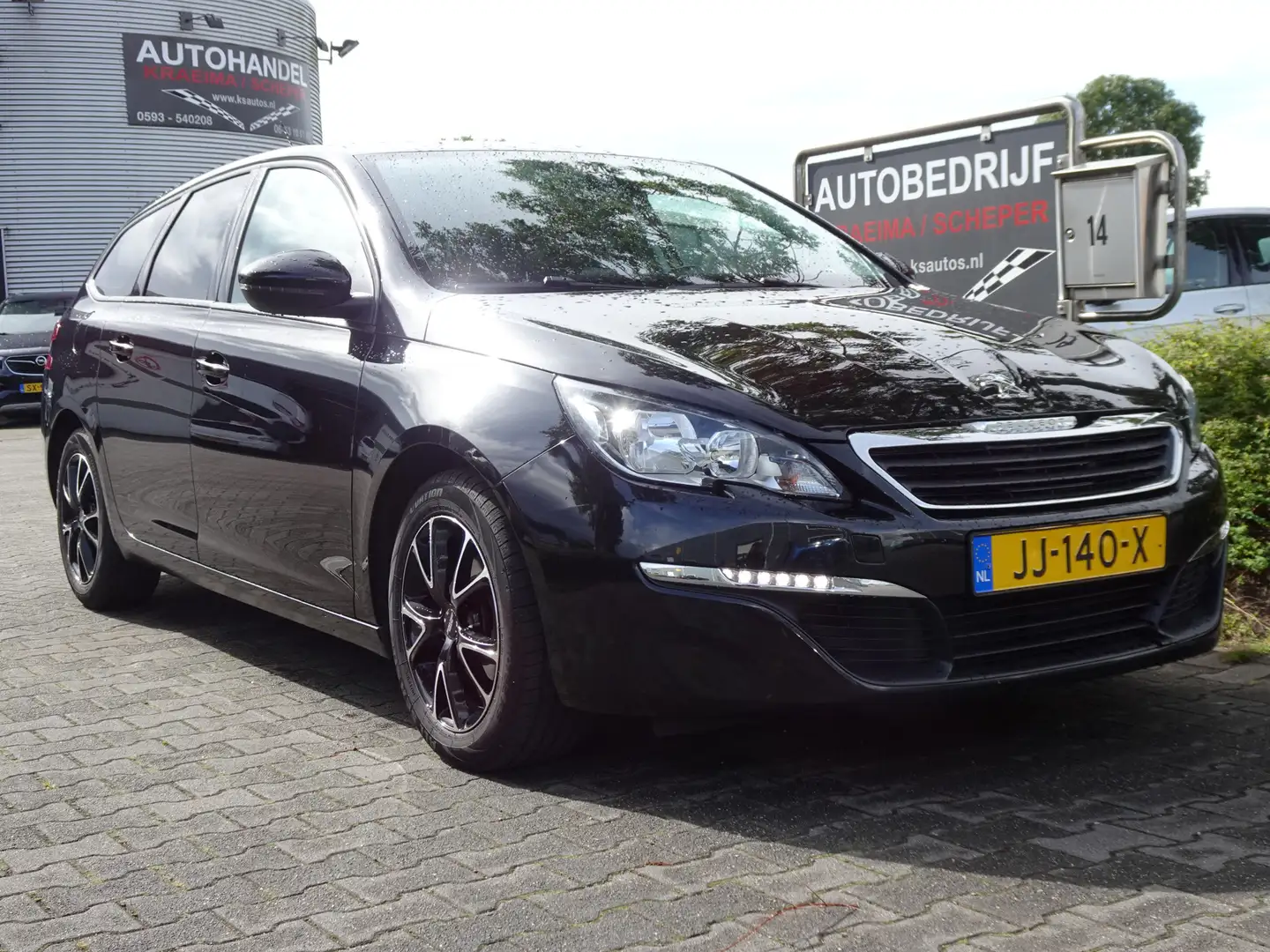 Peugeot 308 SW 1.2 PureTech Blue Lease Zwart - 1