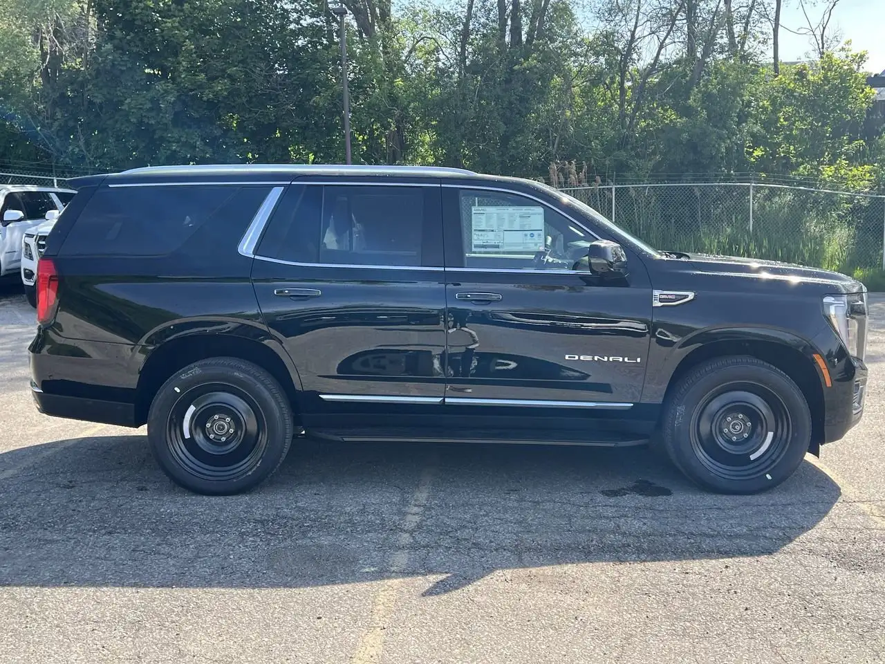 GMC Yukon снимка GMC Yukon