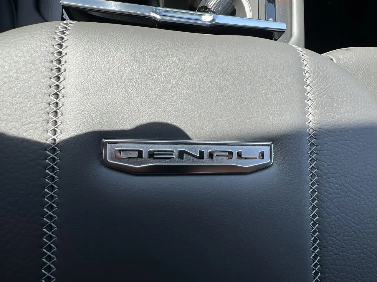 GMC Yukon снимка GMC Yukon